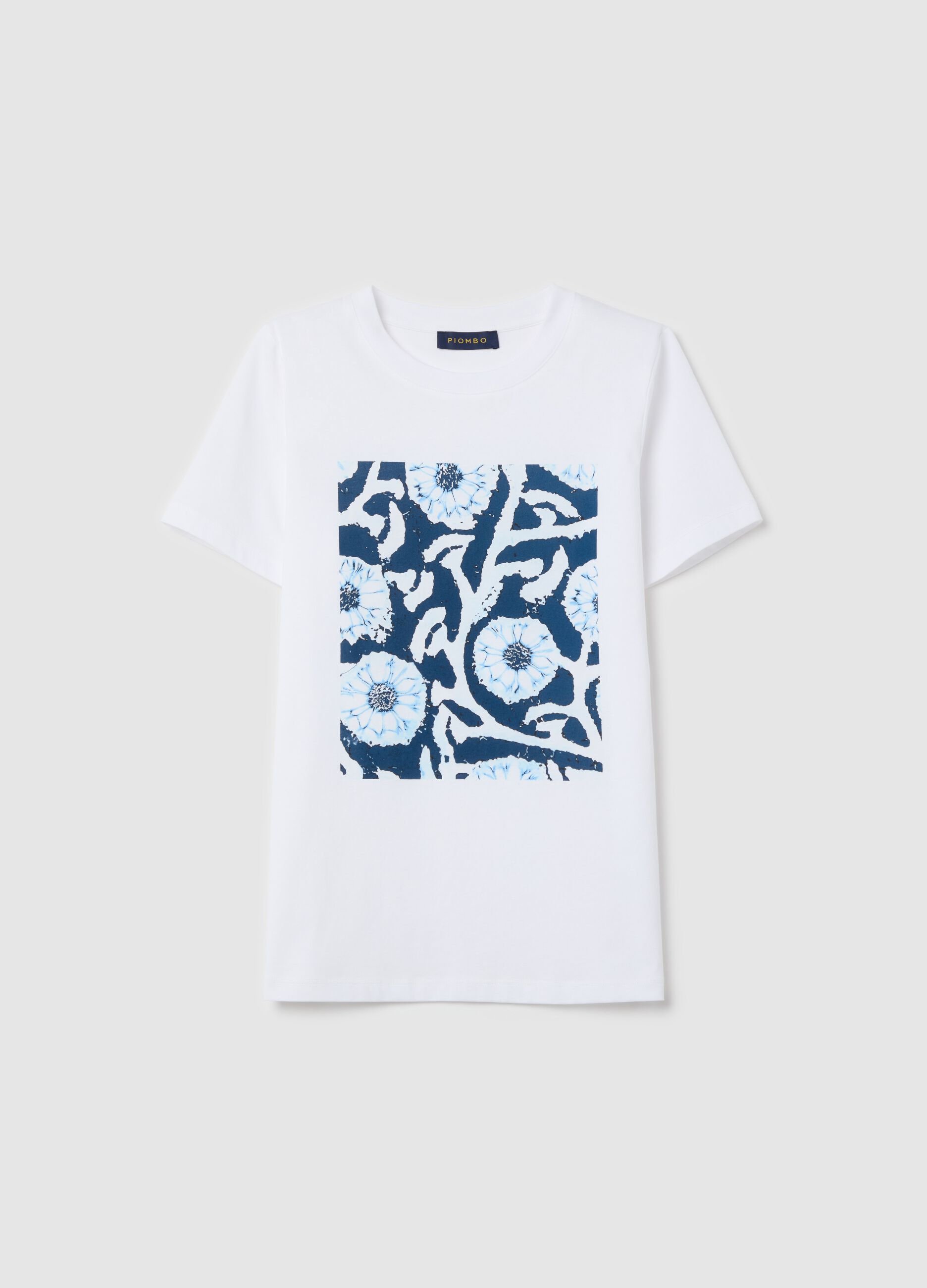 White T-shirt with short sleeves and print