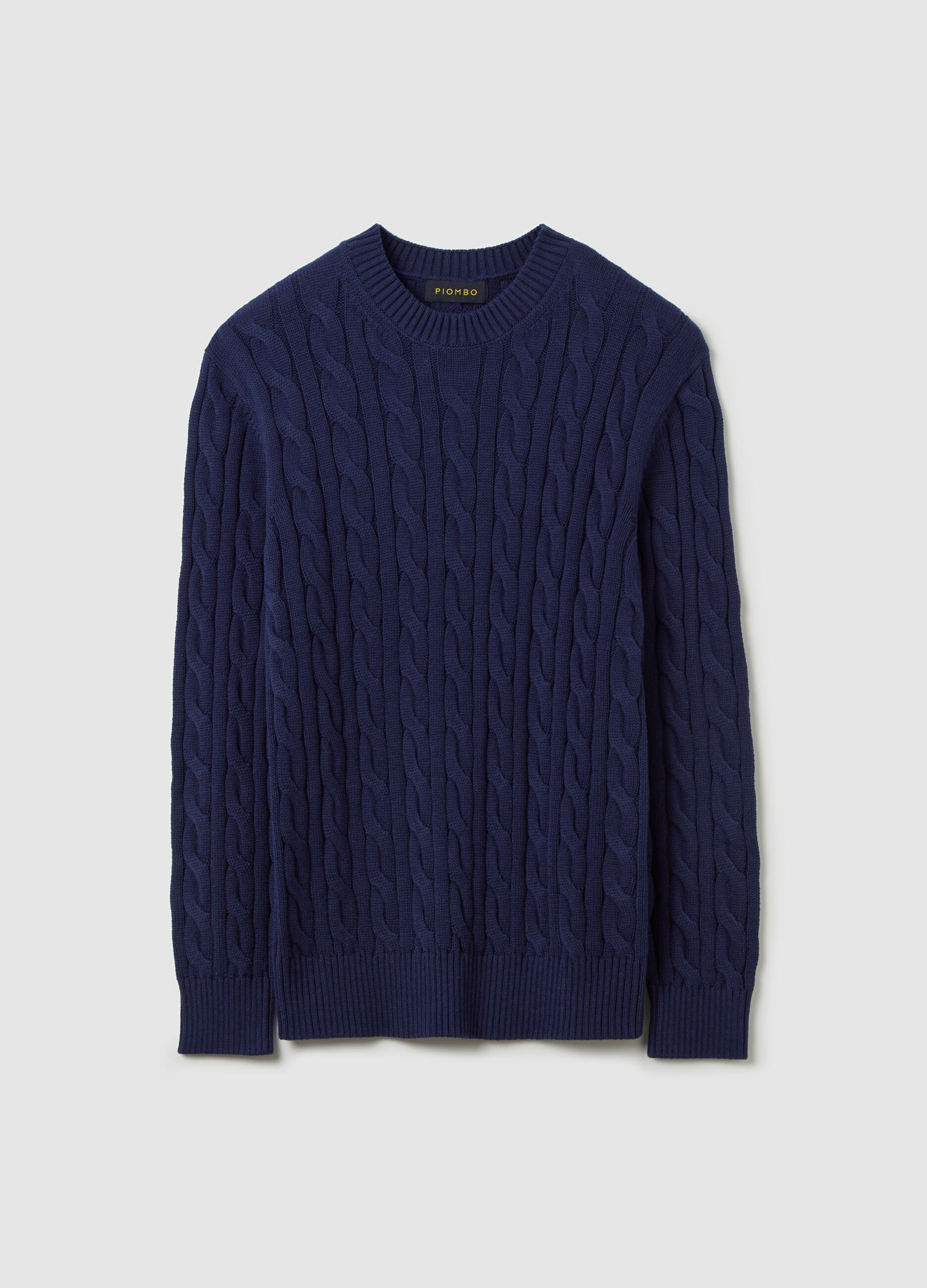 Pullover con lavorazione a treccia