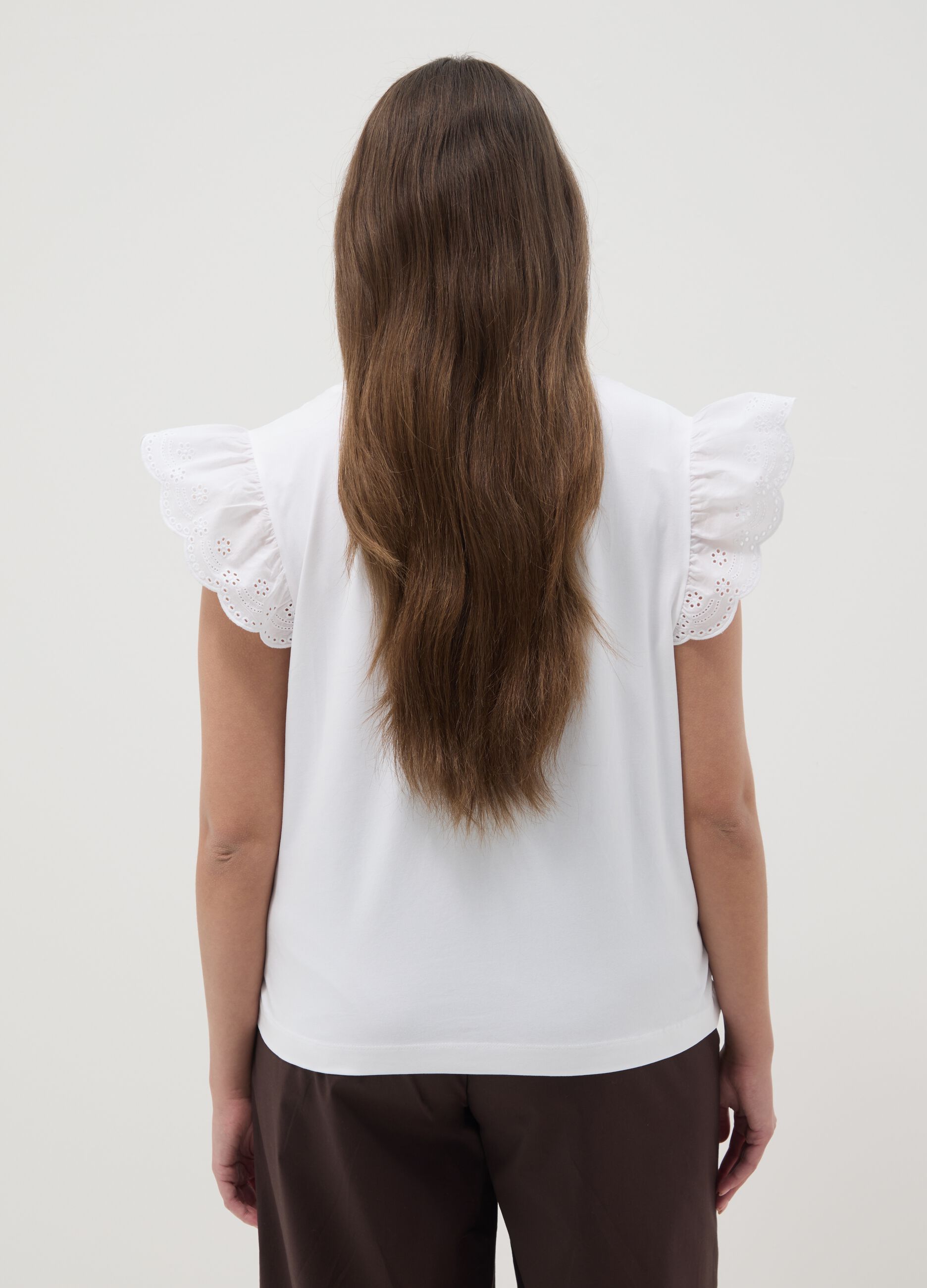 T-shirt bianca in cotone elasticizzato con maniche volant regular fit