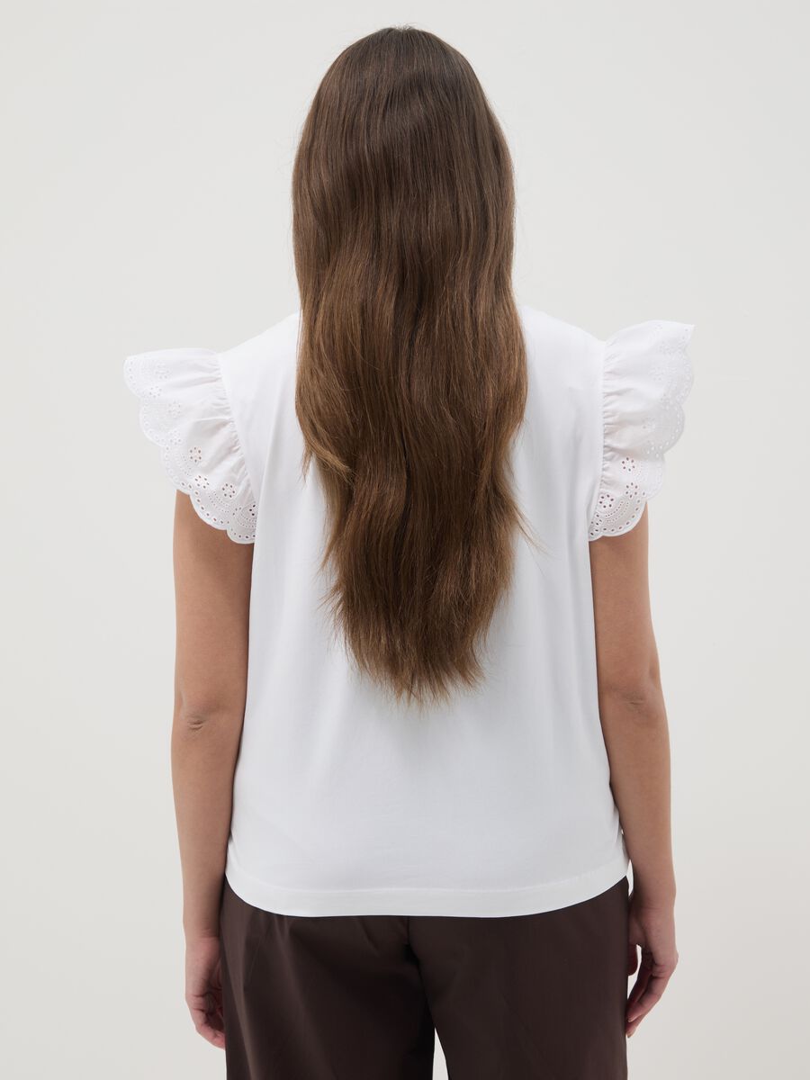 White stretch cotton T-shirt with broderie frill sleeves, regular fit_2