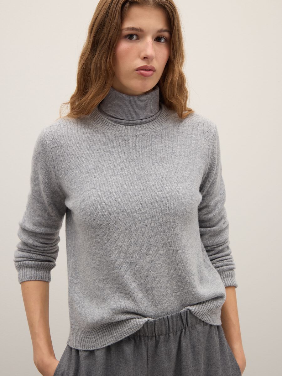 Grey wool-cashmere blend sweater in regular fit_3