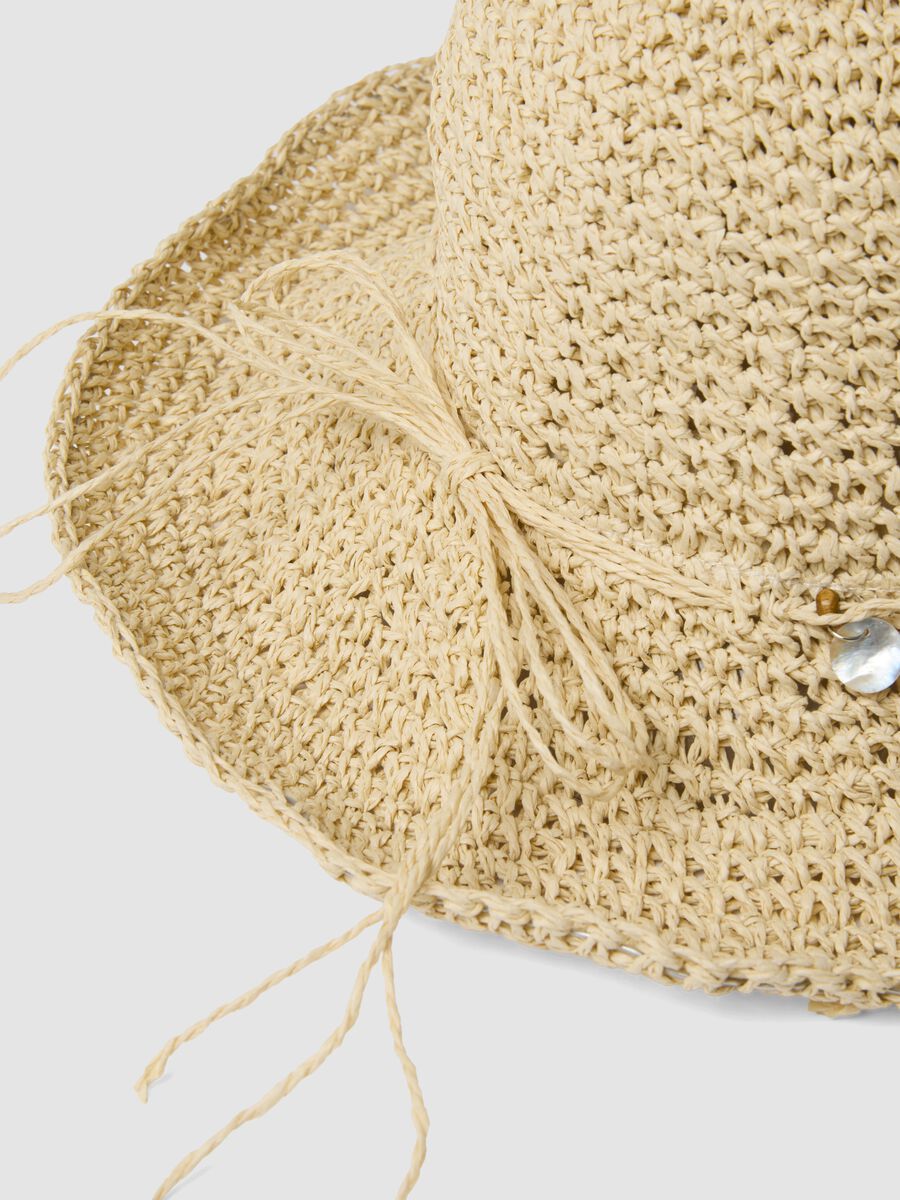 Cappello cloche beige in puro tessuto carta con pietre_1