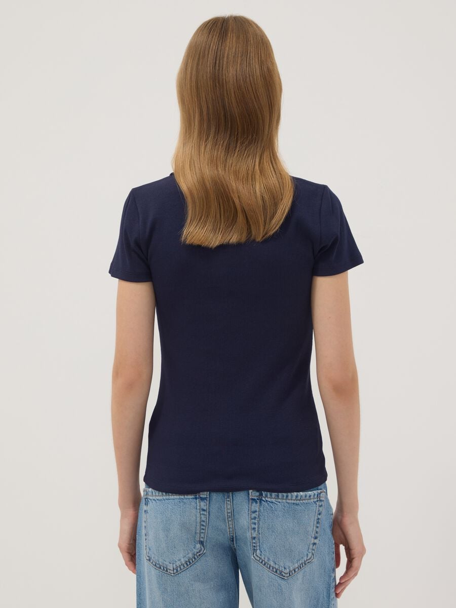 Polo blu in cotone elasticizzato con scollo a V aperto regular fit_3