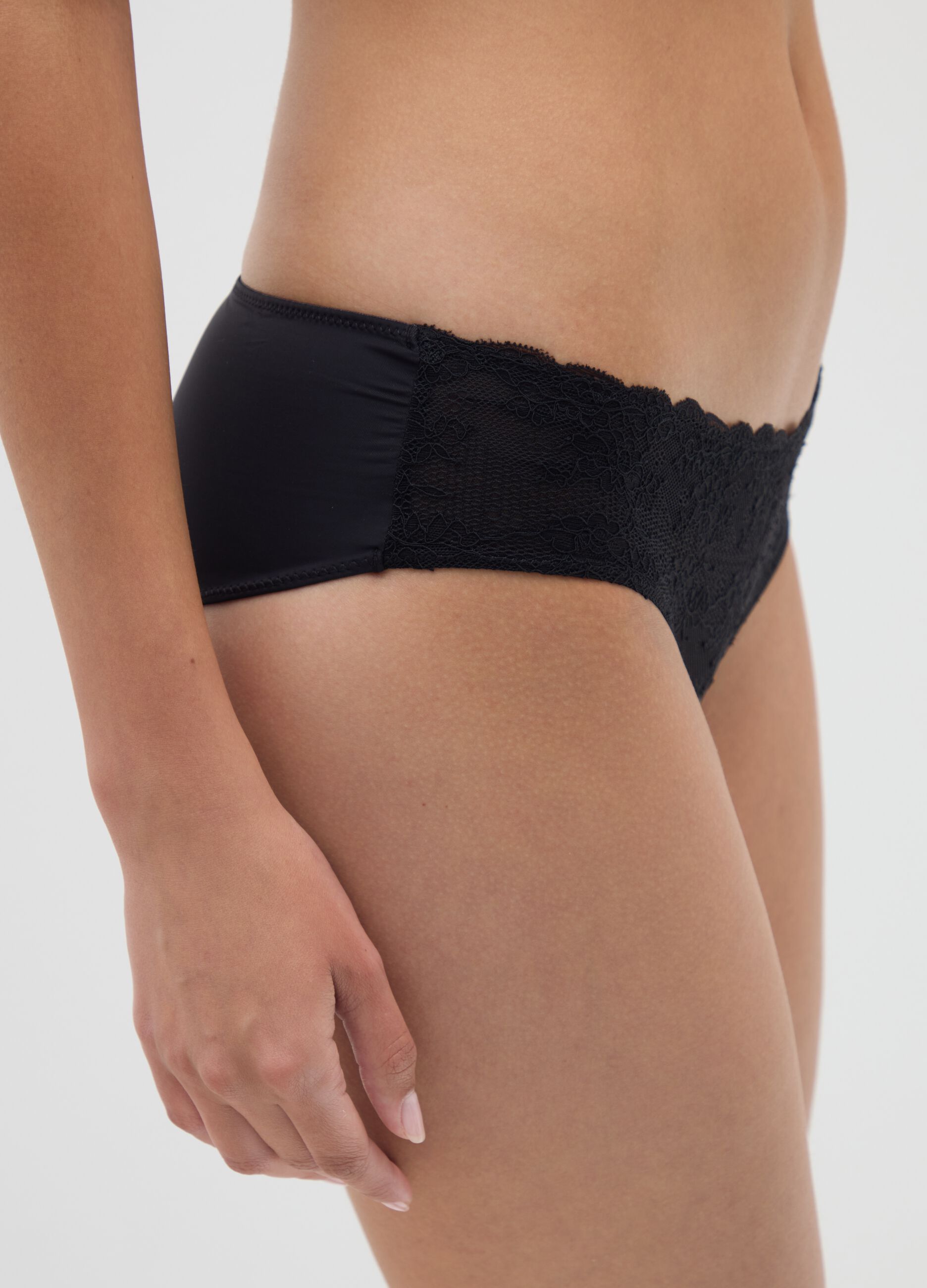 Black briefs in pure cotton and lace