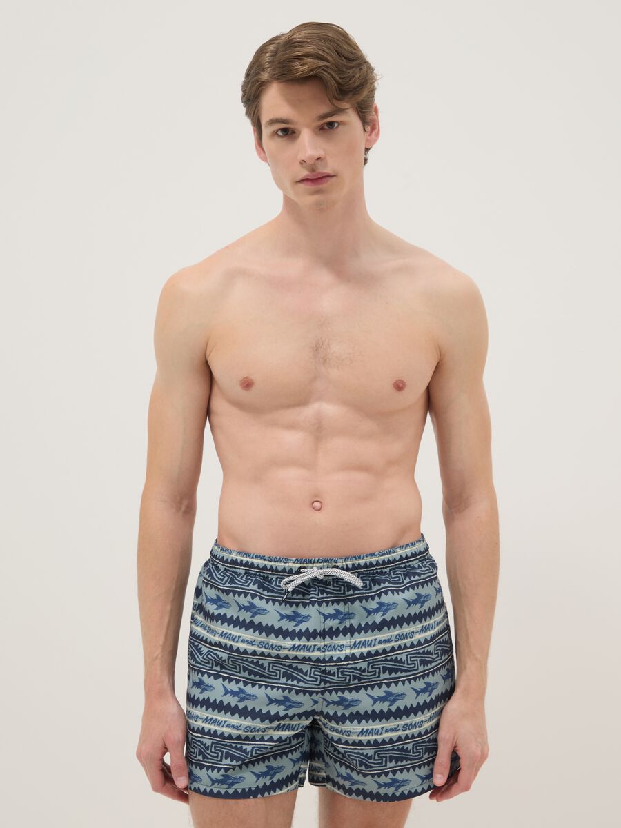 Boxer da mare multicolor con squali e fantasie geometriche_0