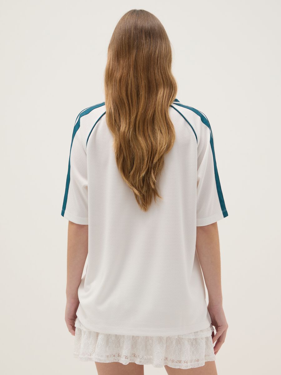 White relaxed fit V-neck t-shirt with sporty details_3