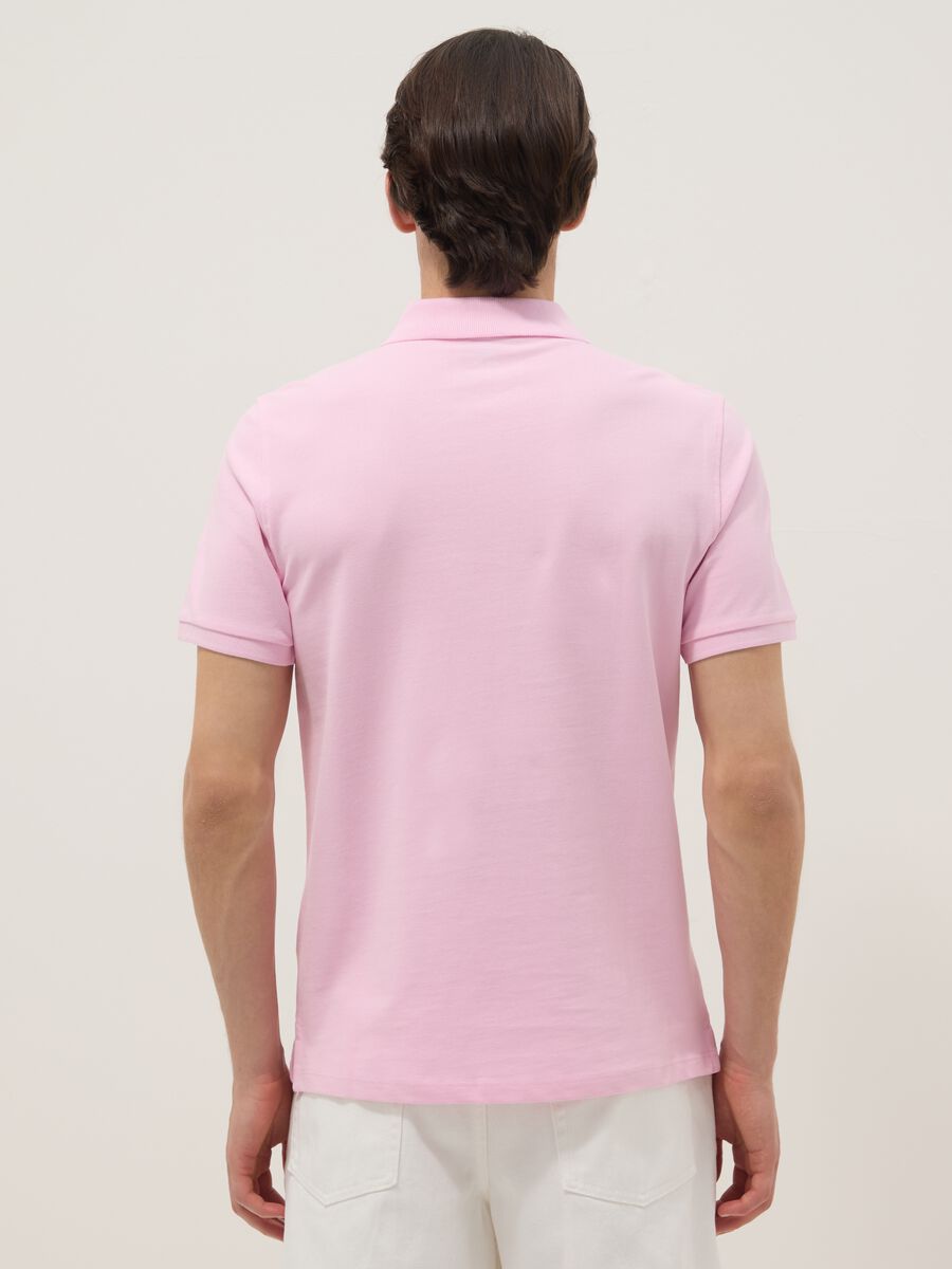 Polo rosa in puro cotone organico a maniche corte regular fit_3
