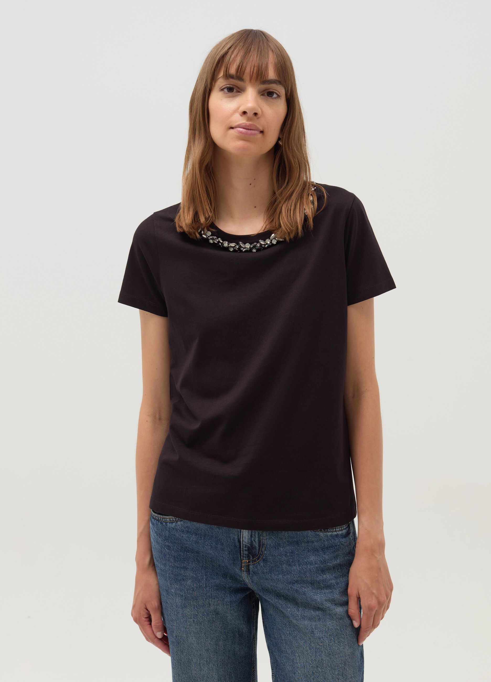 T shirt con applicazioni gioiello discount
