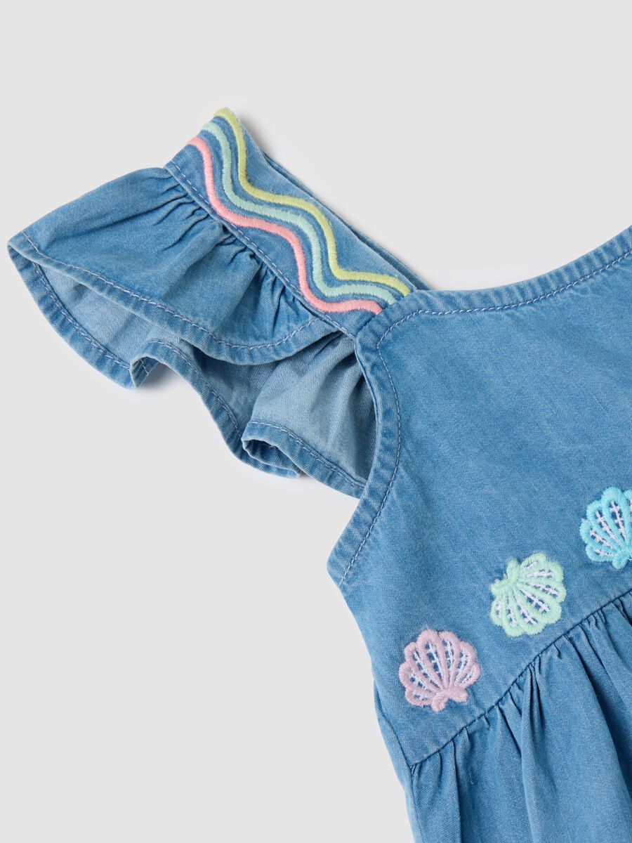 Sleeveless chambray top with embroidery_3