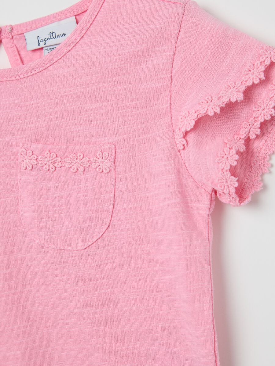 Pink cotton T-shirt with crochet flowers_2