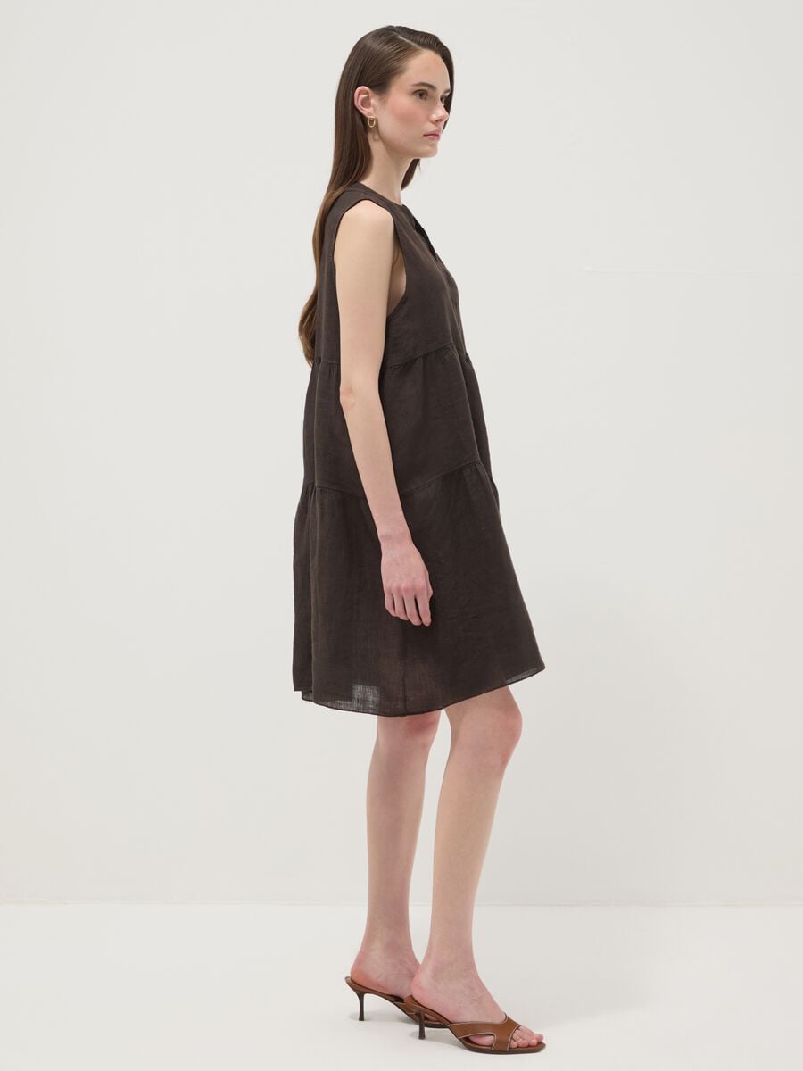 Abito marrone smanicato in puro lino regular fit_0