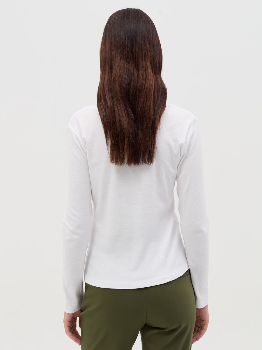 Long-sleeved T-shirt with round neck_3