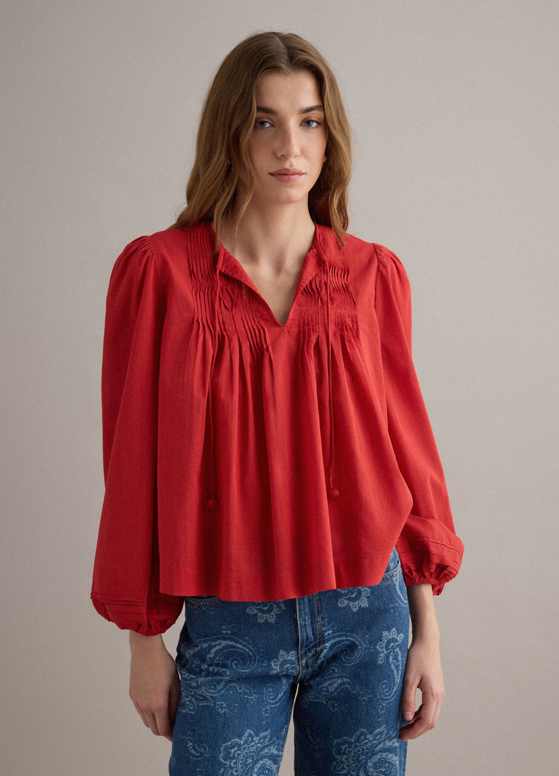 Red short-sleeved shirt in pure cotton