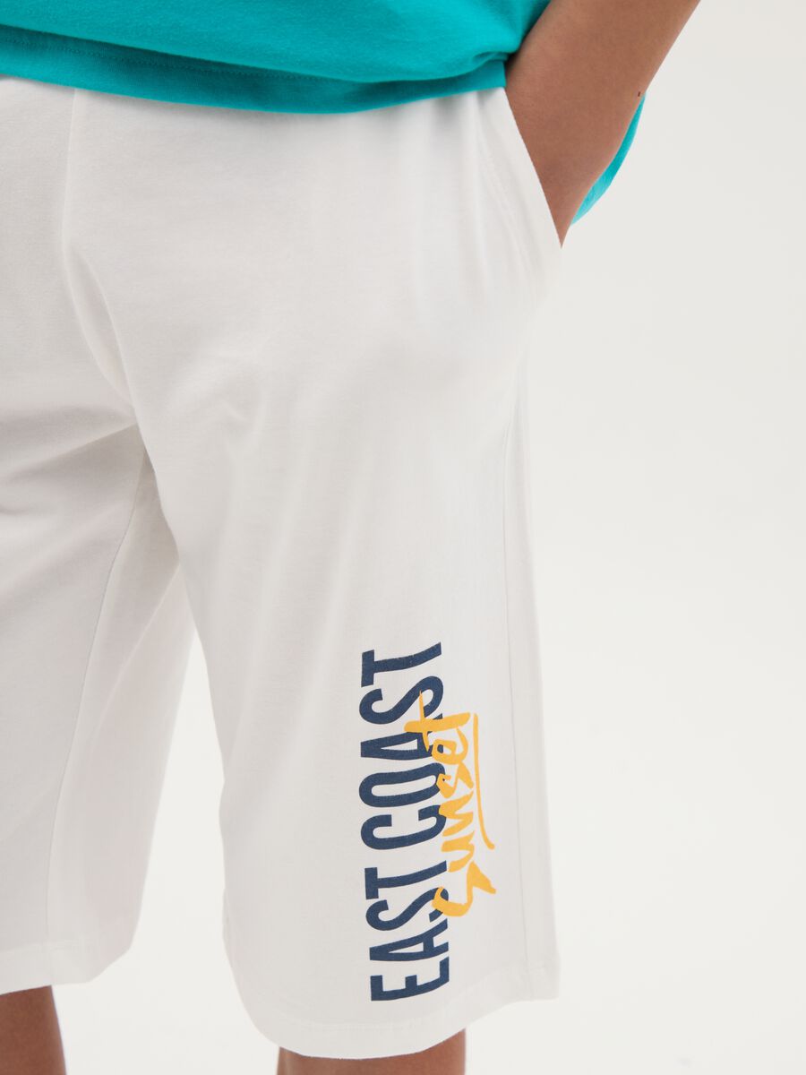 Boys' pure white cotton regular fit shorts with print_2