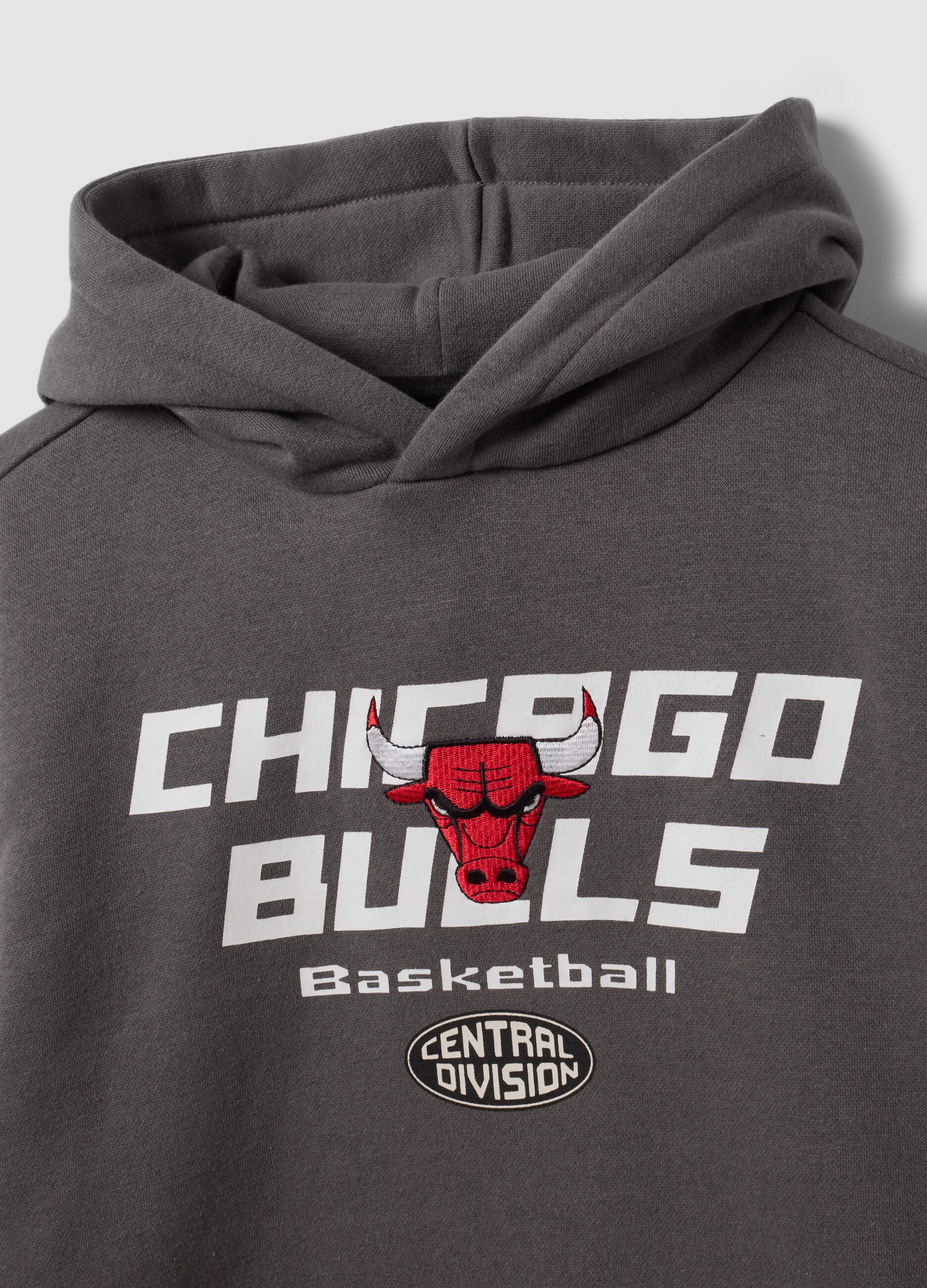Grey cotton-blend hooded sweatshirt with Chicago Bulls print for boys