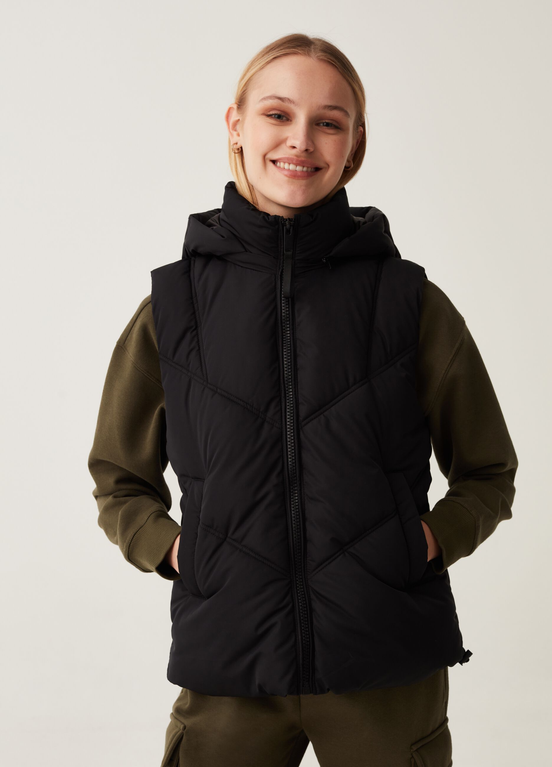 Gilet full-zip trapuntato con cappuccio_1