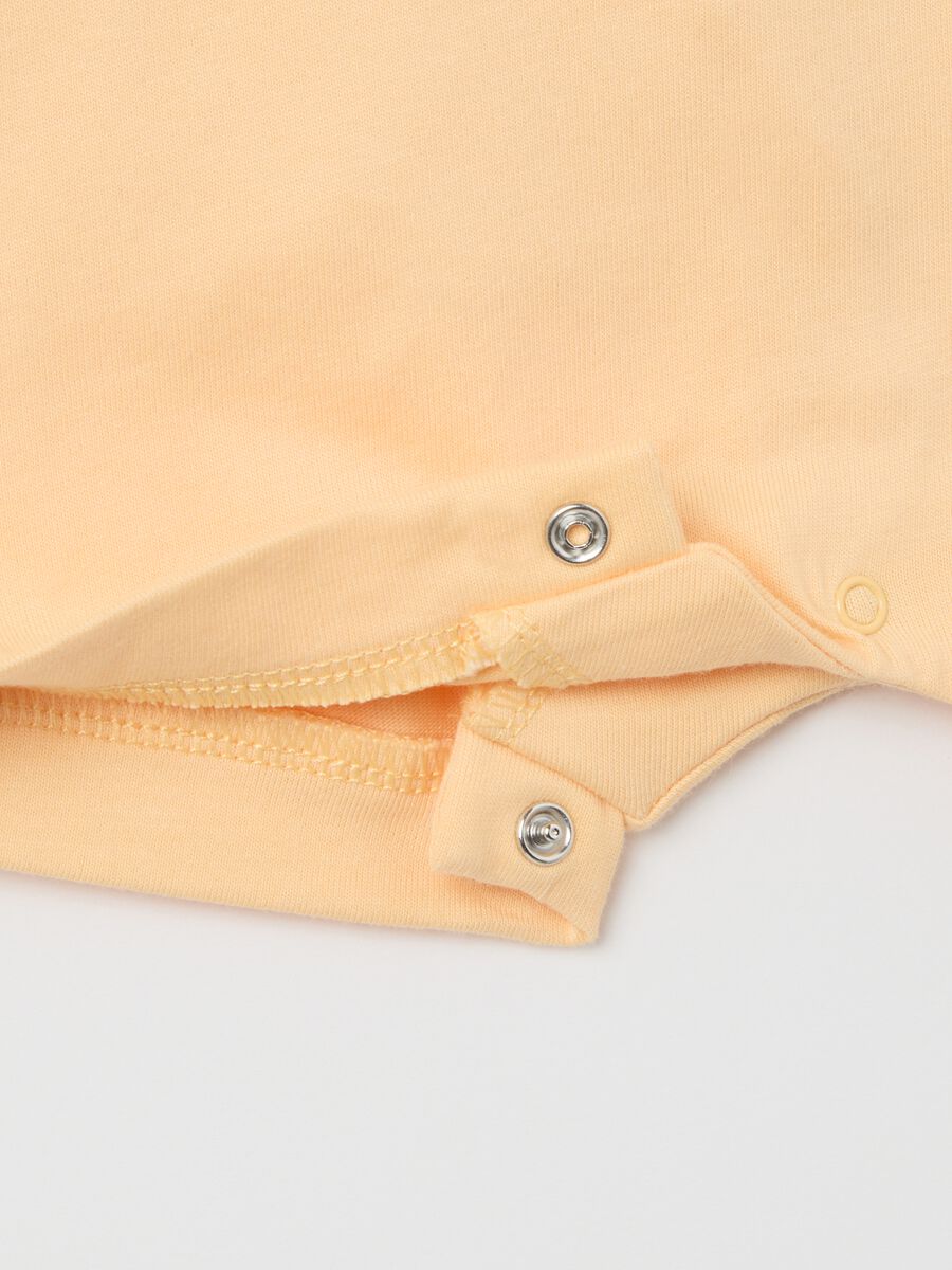 Orange and yellow Winnie the Pooh romper suit and hat set in organic cotton_2