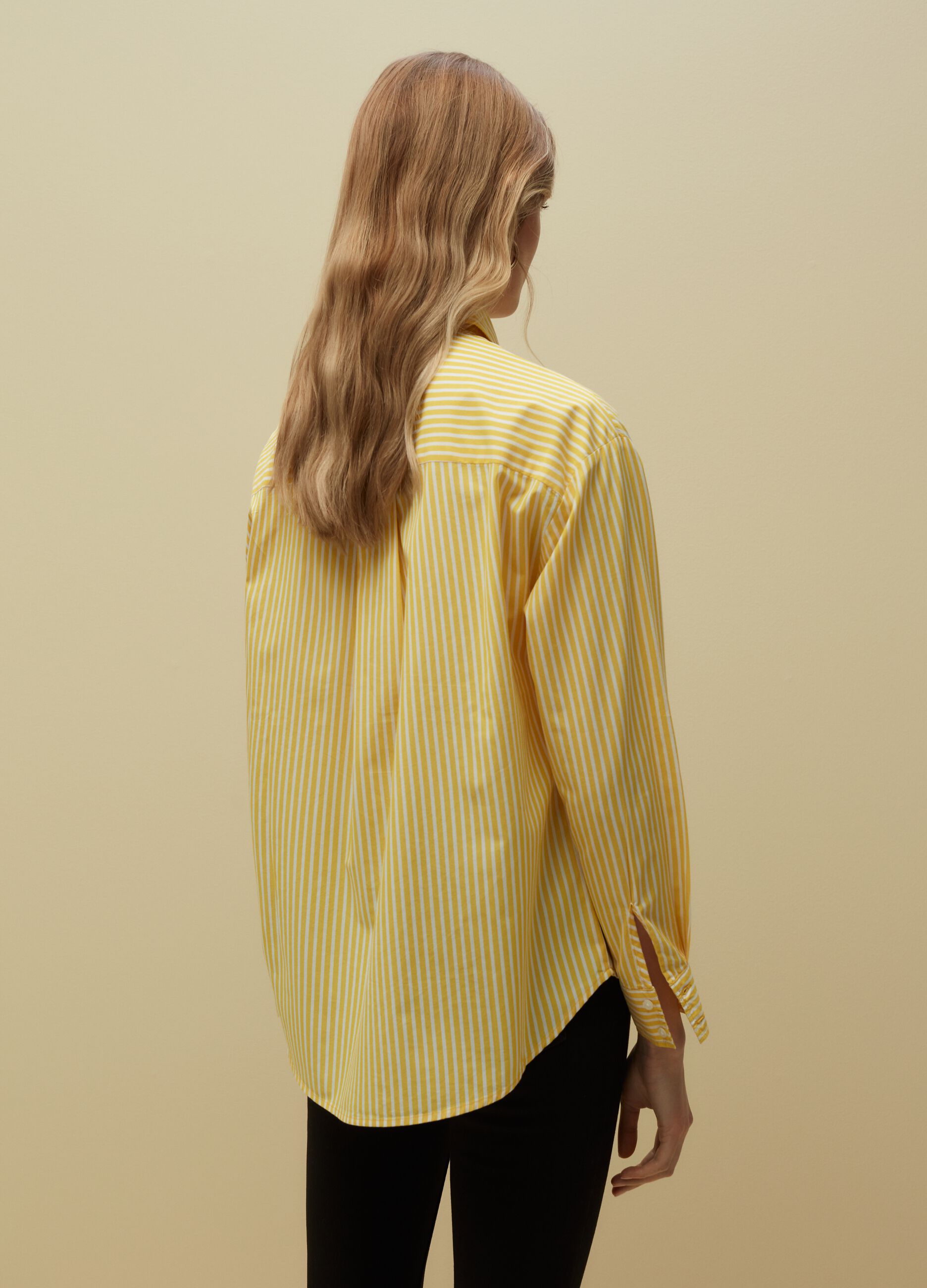 Camicia relaxed fit con tasche_3