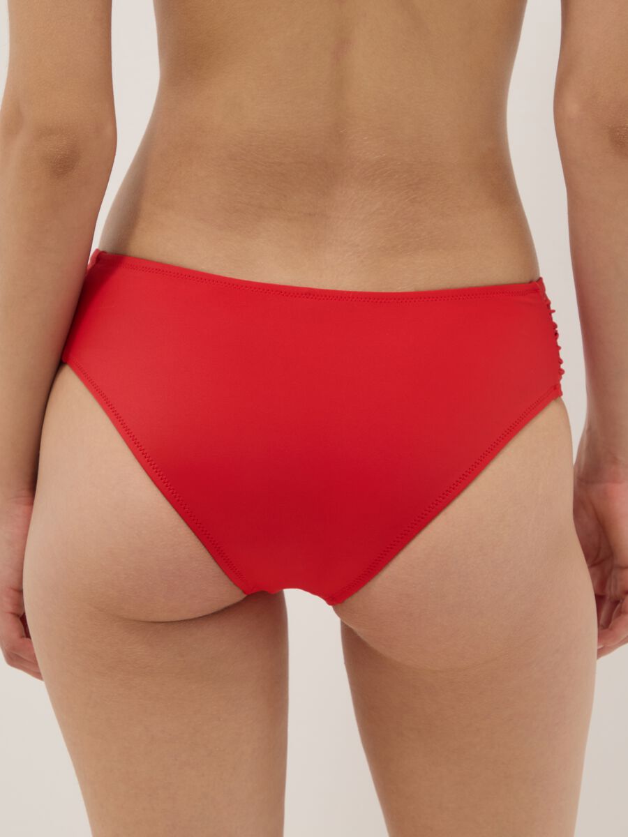 Red bikini bottoms in stretch fabric with ruched details, regular fit_2
