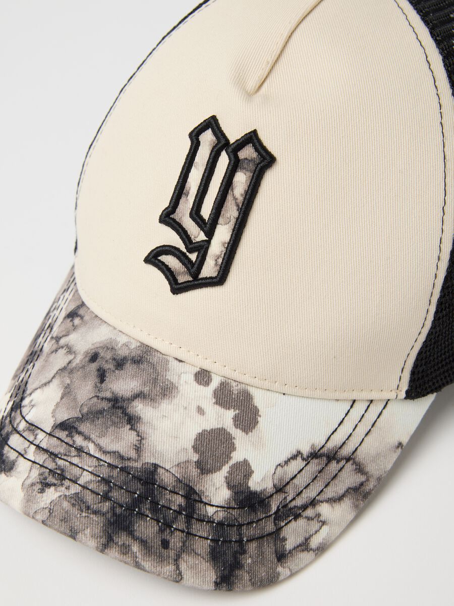 Beige and black cap with back mesh_1