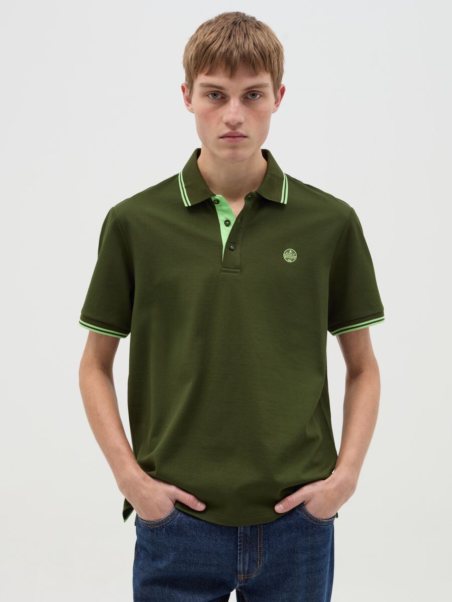 Polo shirt with striped edging and logo embroidery_0