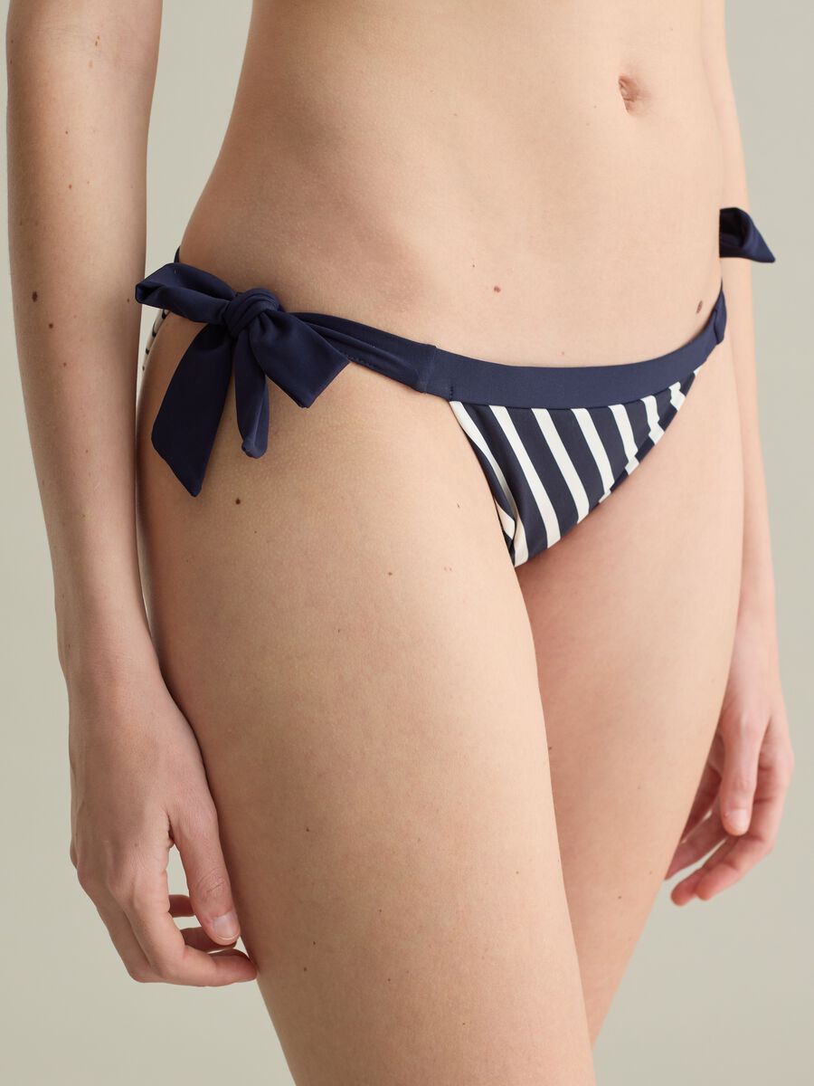 Women’s briefs in multicoloured stretch fabric with white stripes_3
