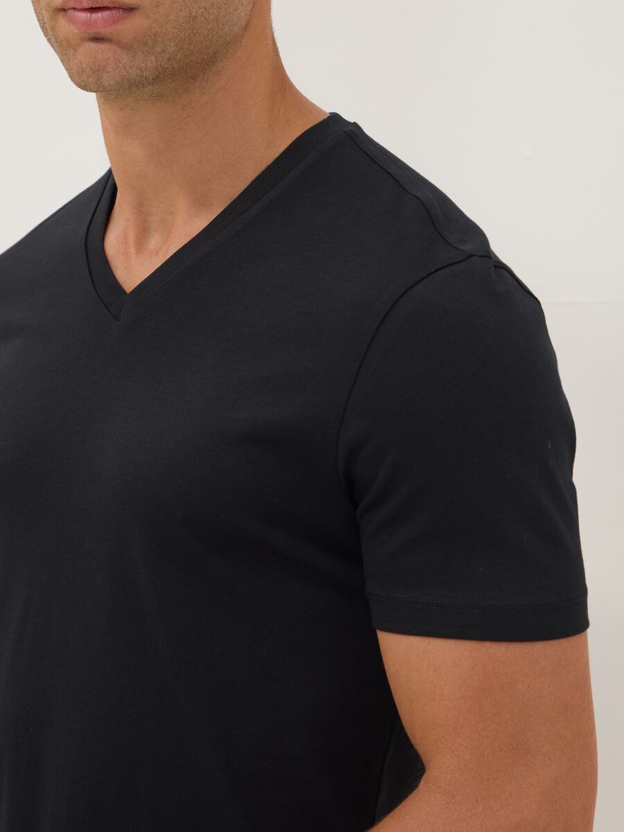 3-pack of blue organic cotton V-neck T-shirts_2