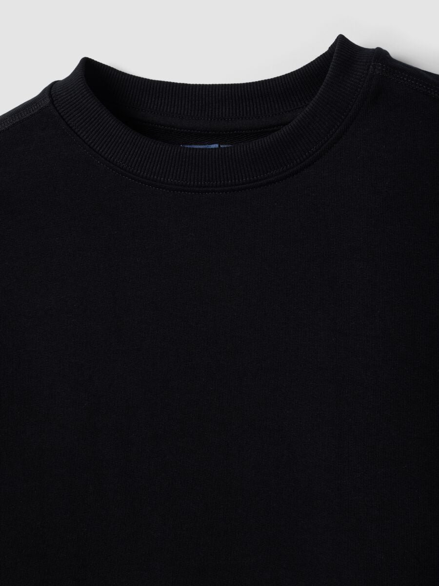 Black pure cotton crew-neck sweatshirt for boys, relaxed fit_2