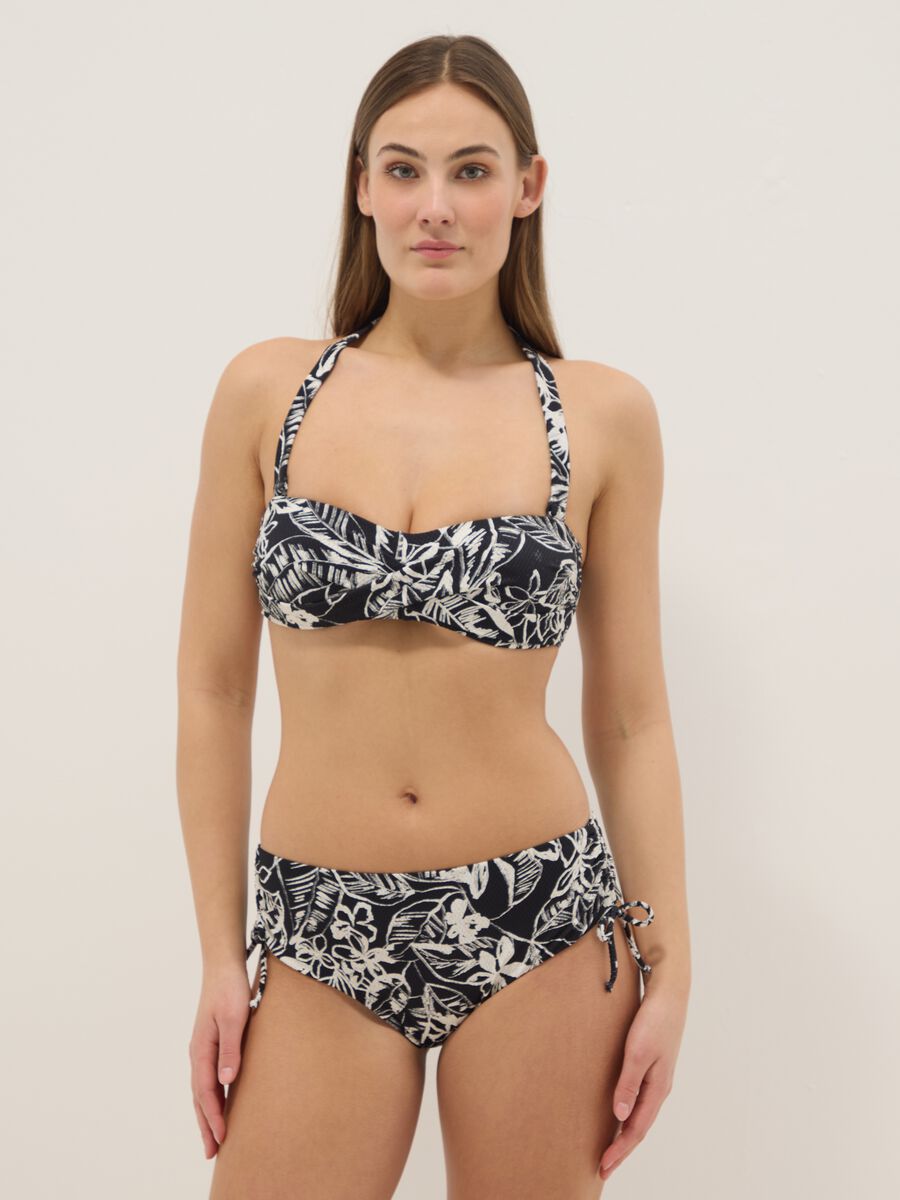 Top bikini a fascia in tessuto elasticizzato nero con motivo floreale_1