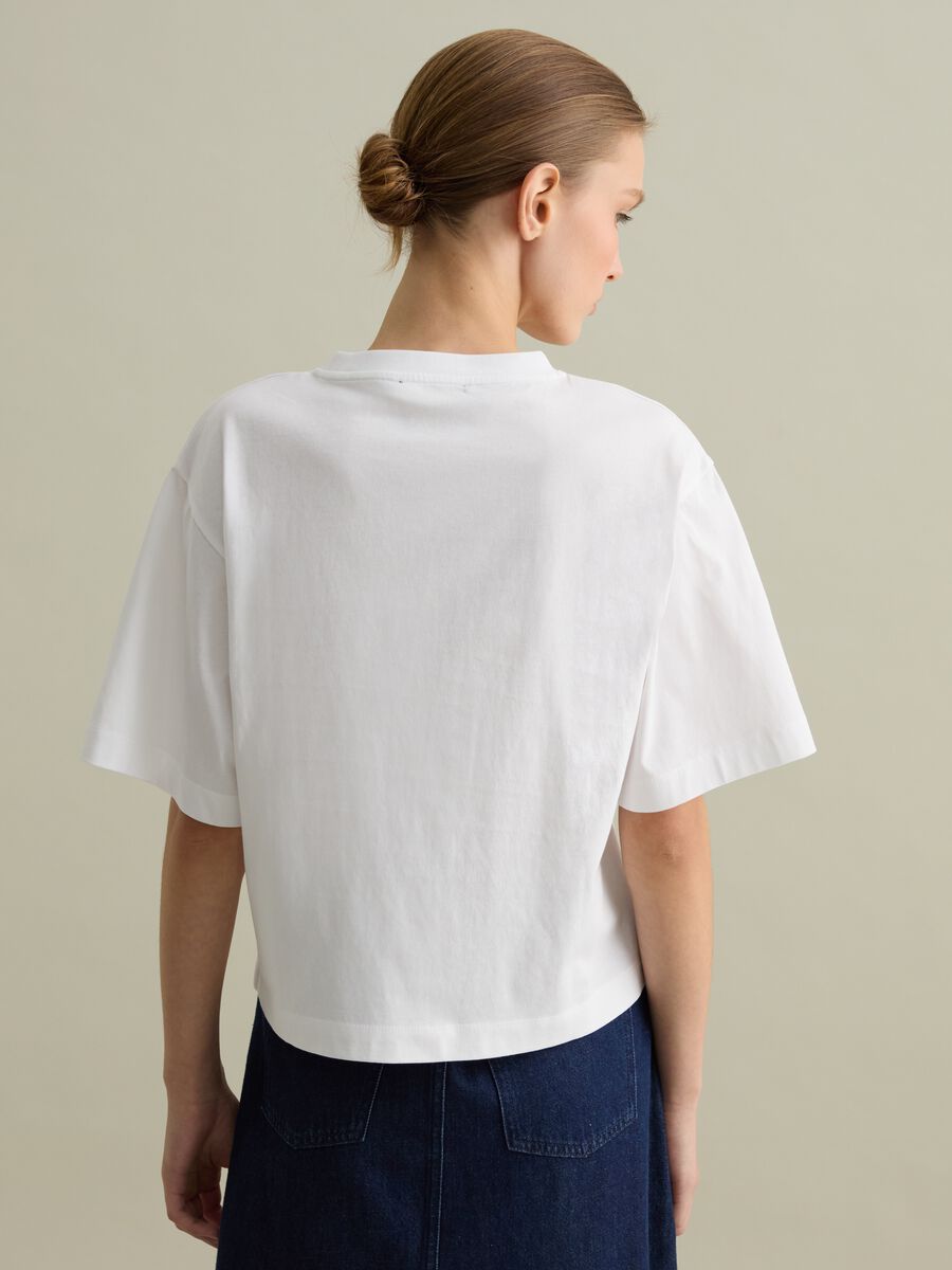White boxy-fit T-shirt with floral embroidery_3