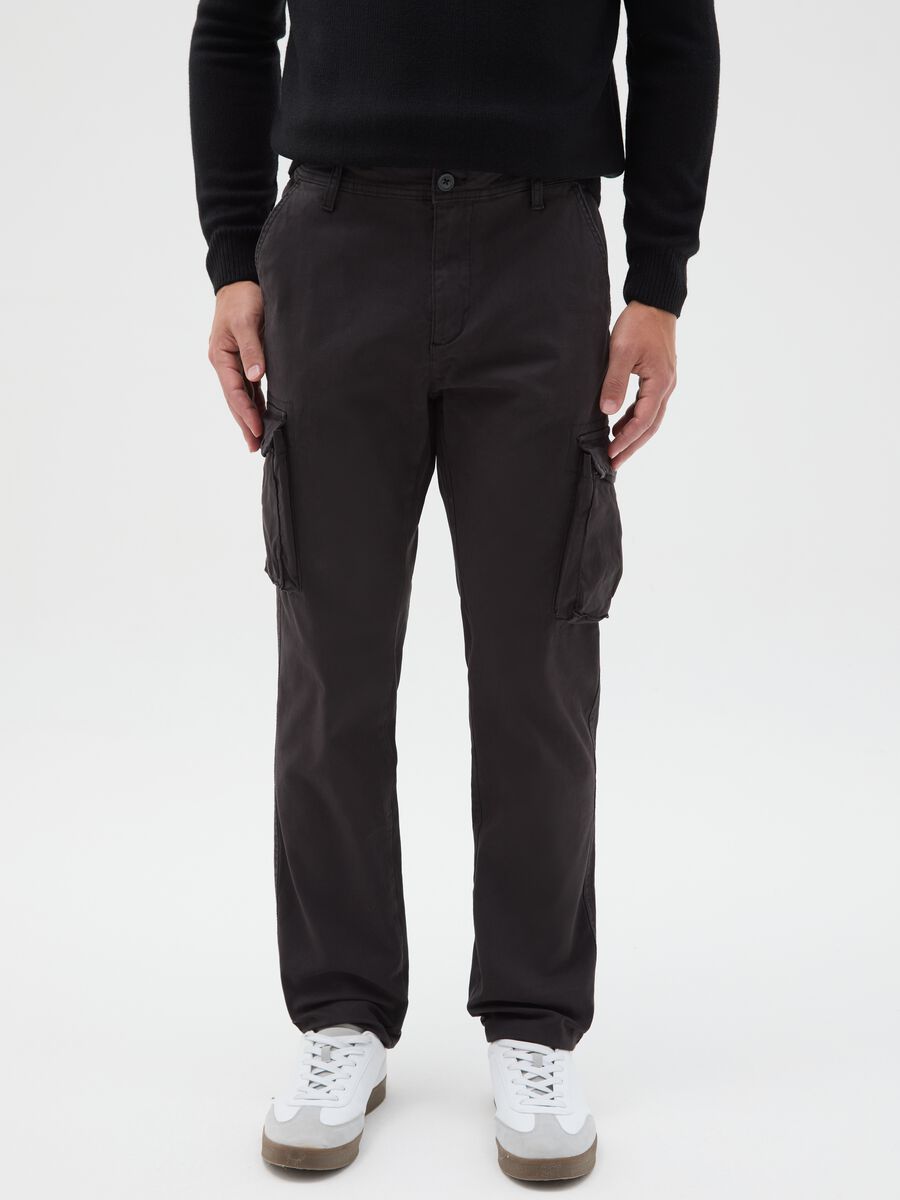Pantaloni cargo neri in cotone elasticizzato slim fit_1