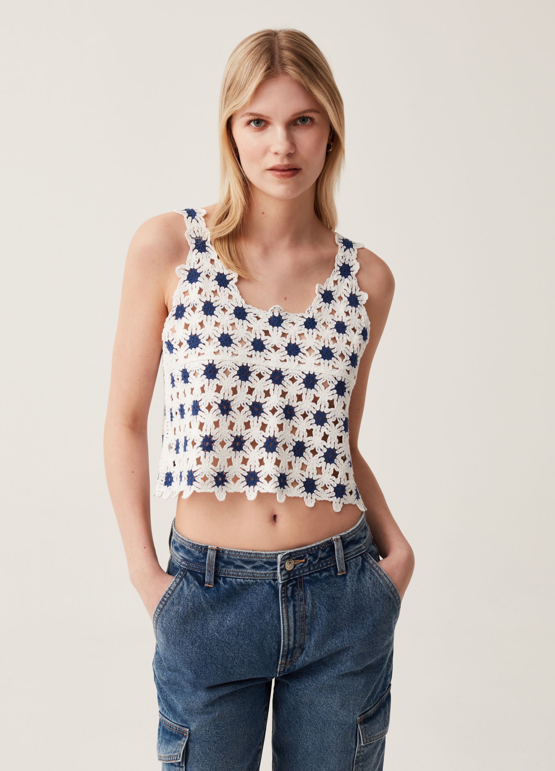 Crop top a fiori crochet_0
