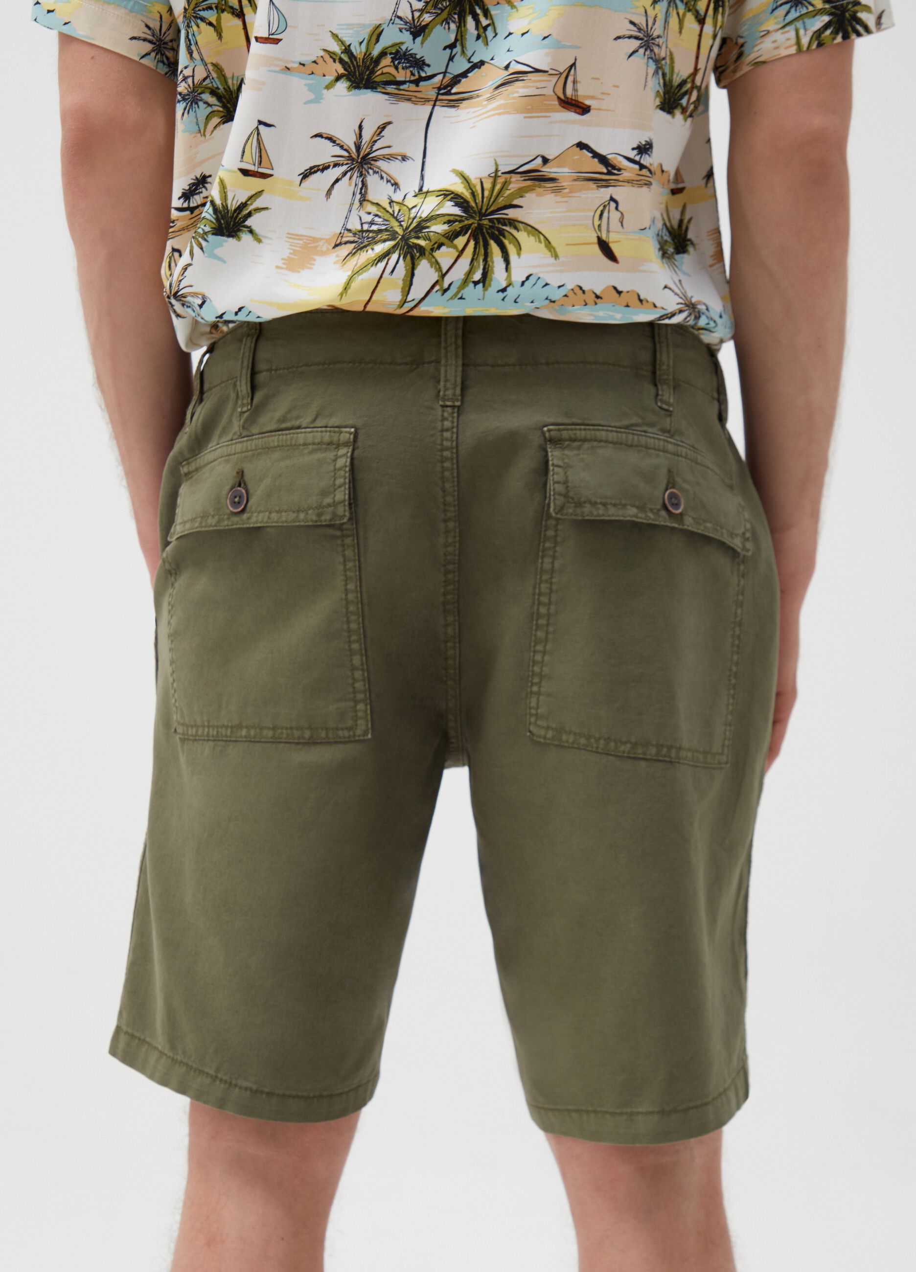 Bermuda shorts in linen and cotton with pockets