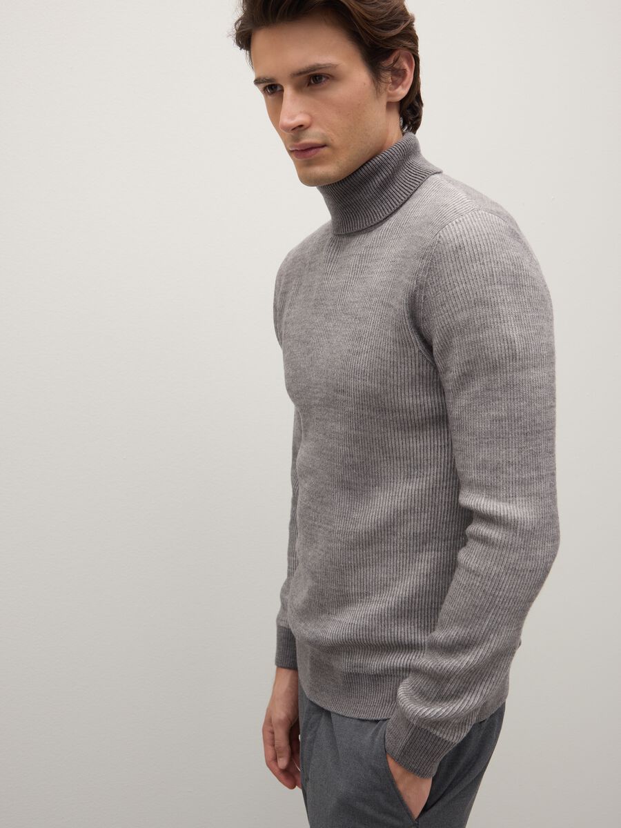 Grey ribbed turtleneck sweater_1
