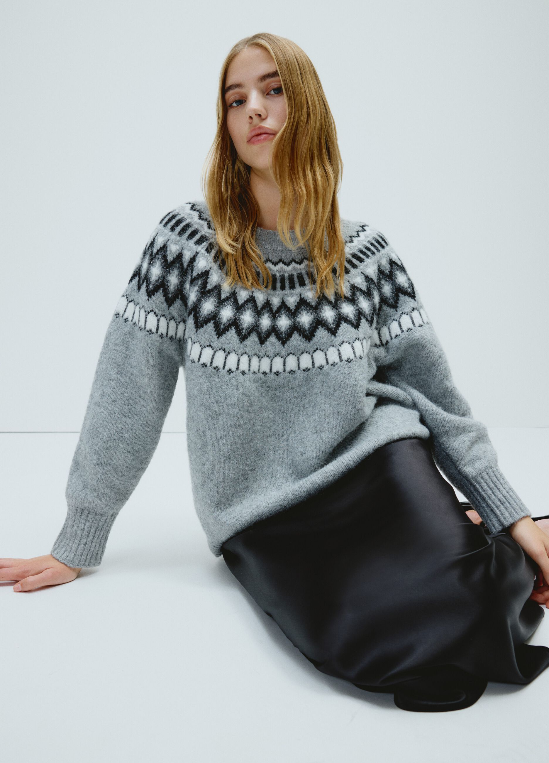 Grey regular fit sweater with jacquard pattern