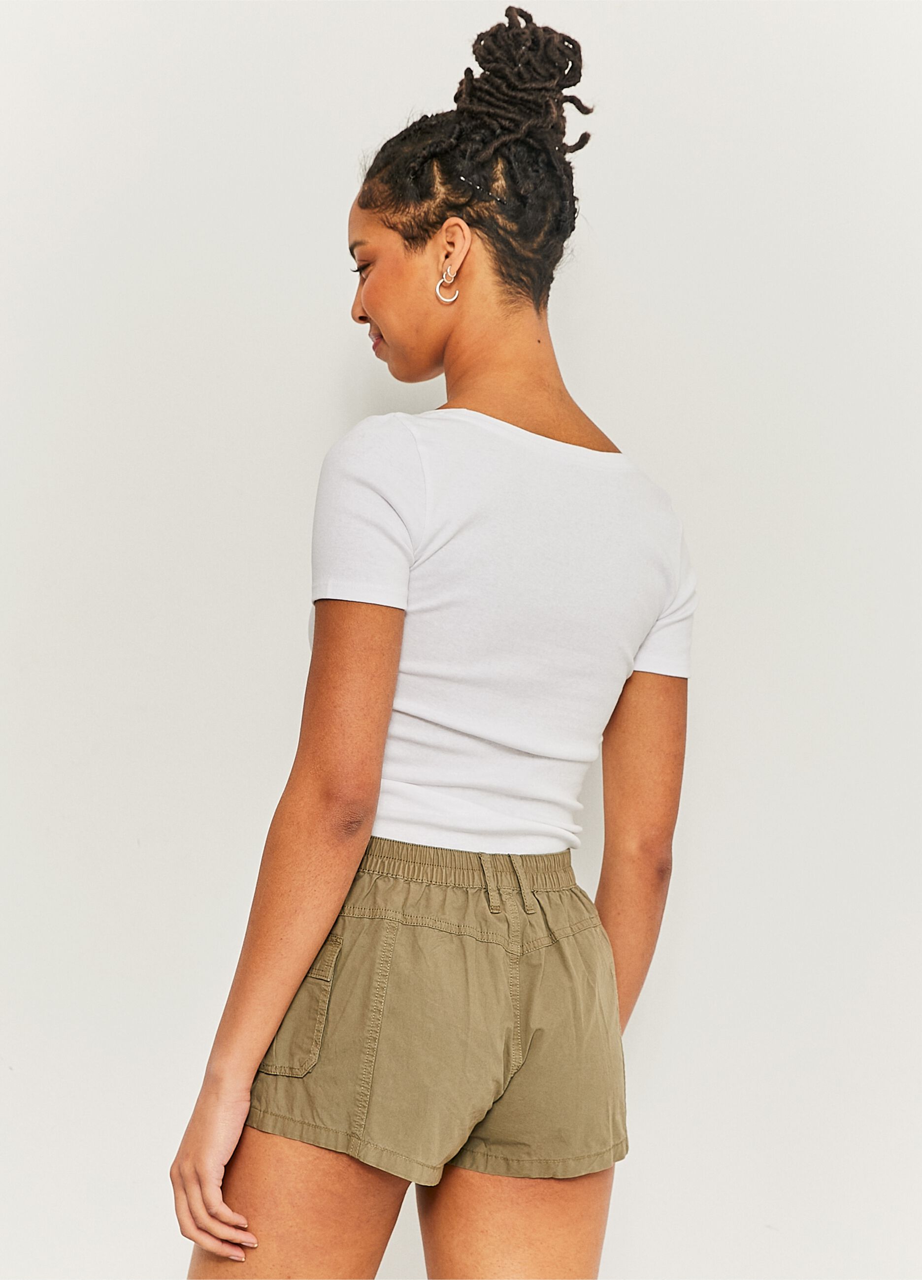 Shorts in cotton with pockets