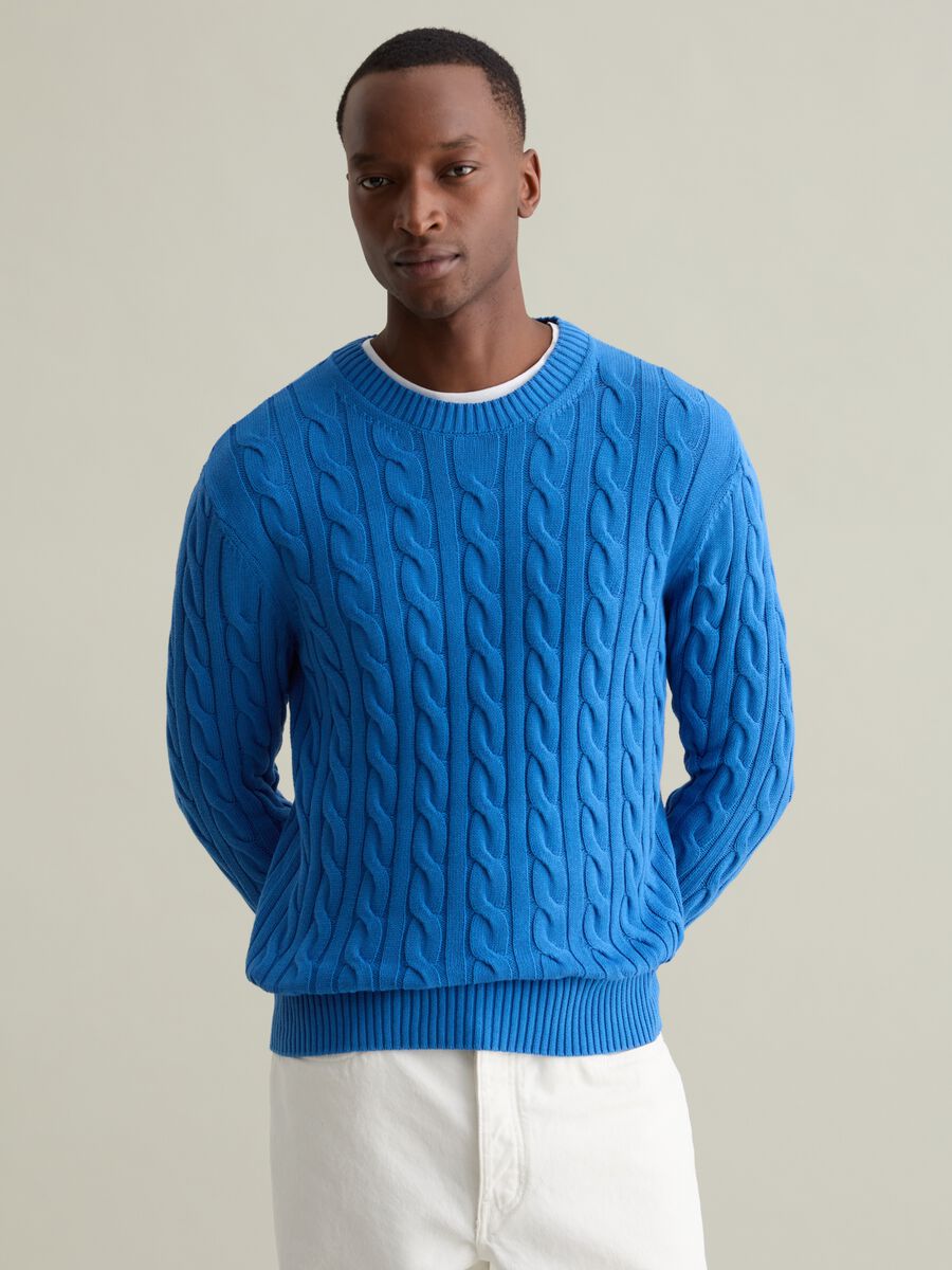 Pullover with cable-knit design_0