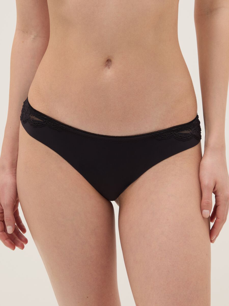 Black regular fit briefs with lace inserts_1
