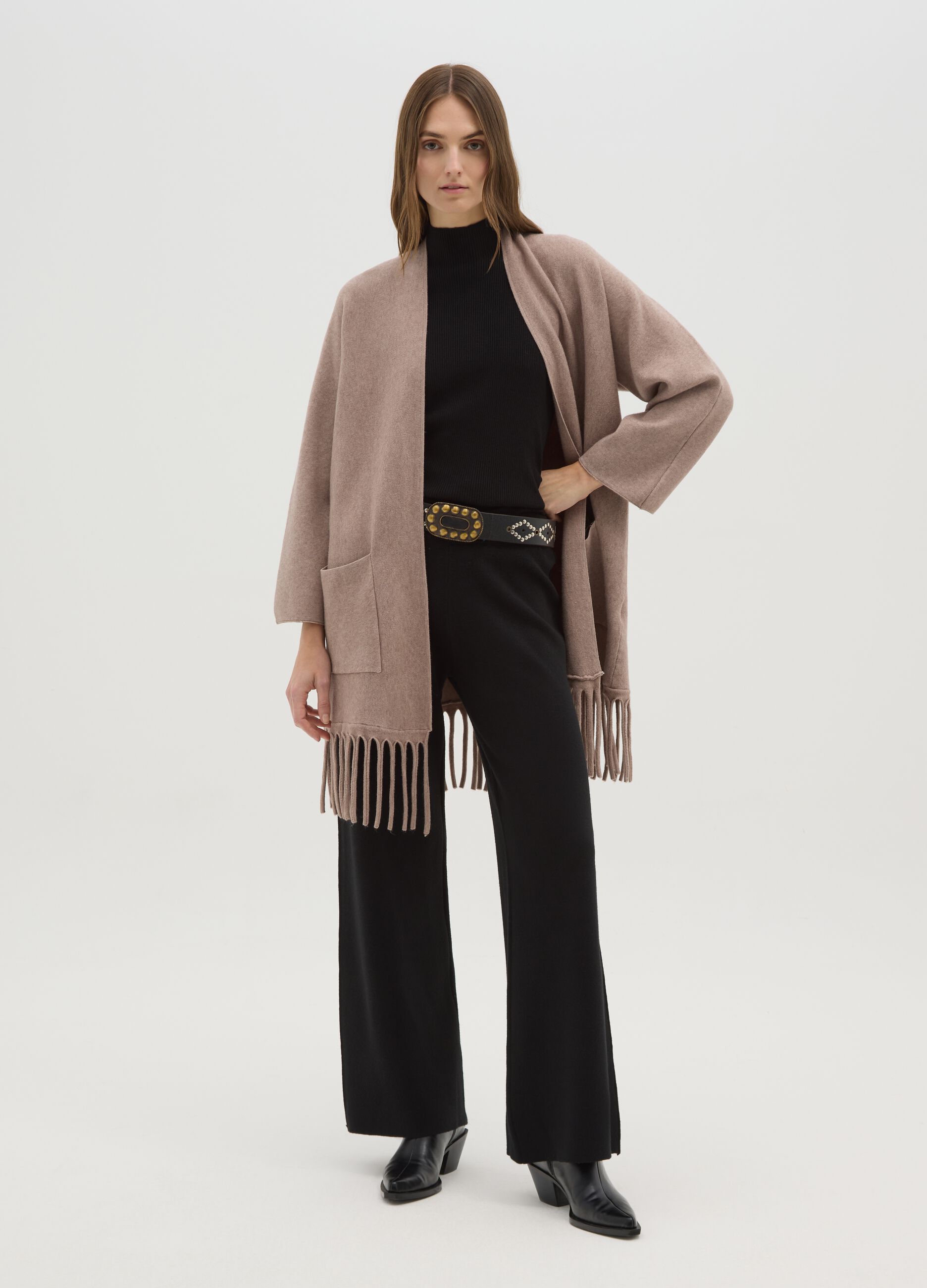Cardigan lungo beige con frange sul fondo