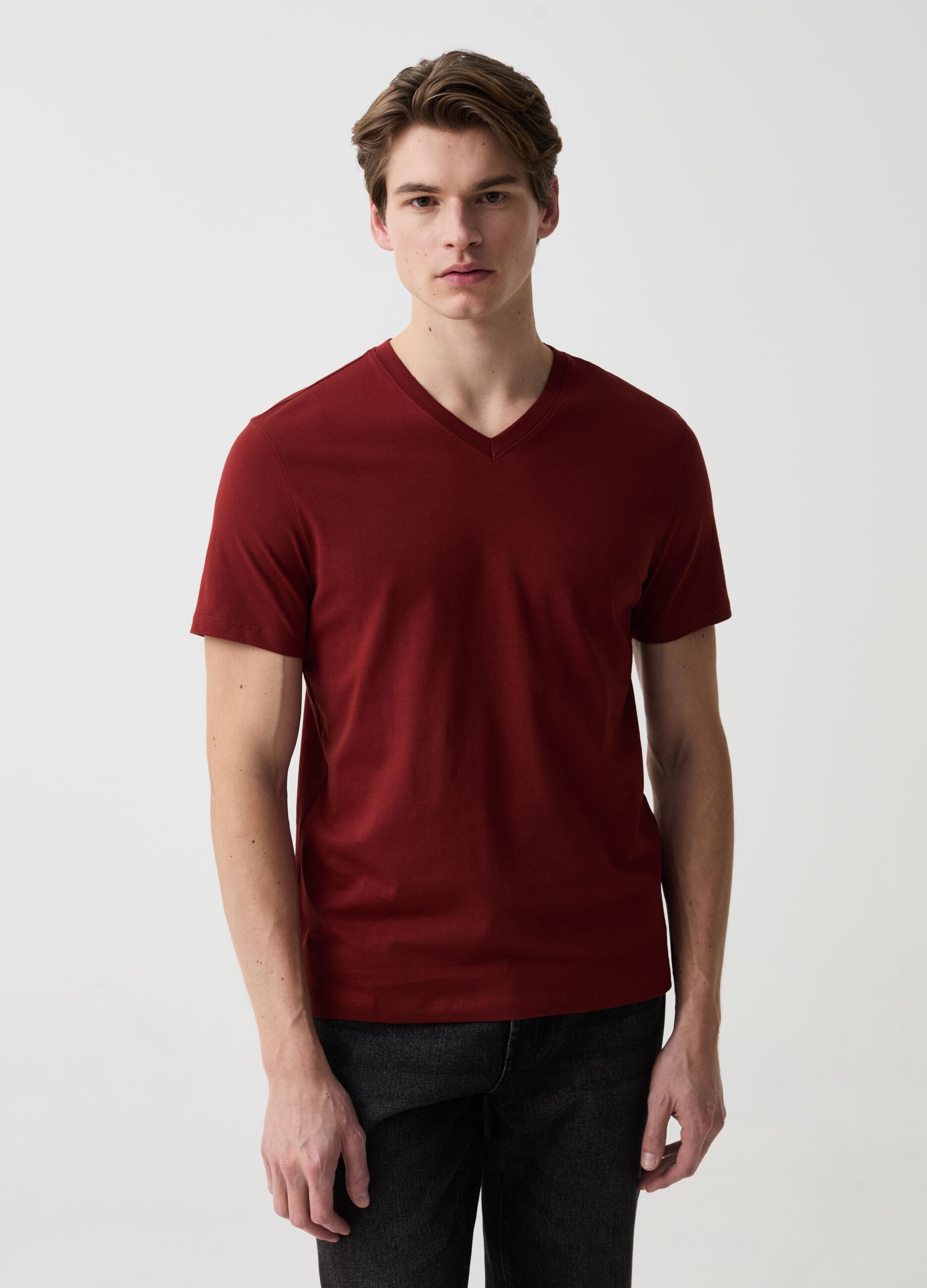 T-shirt in cotone bio con scollo a V