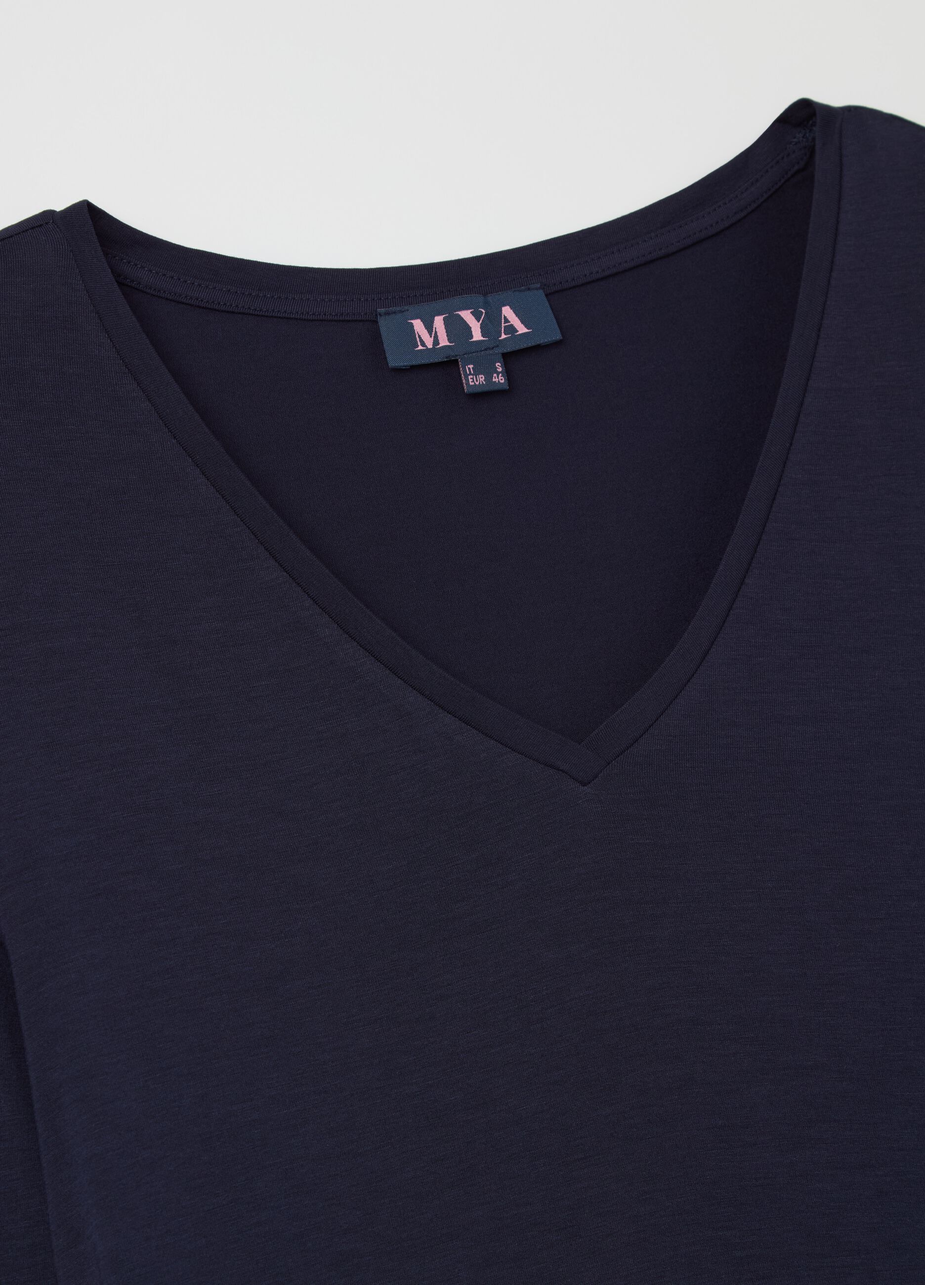 Curvy V-neck T-shirt