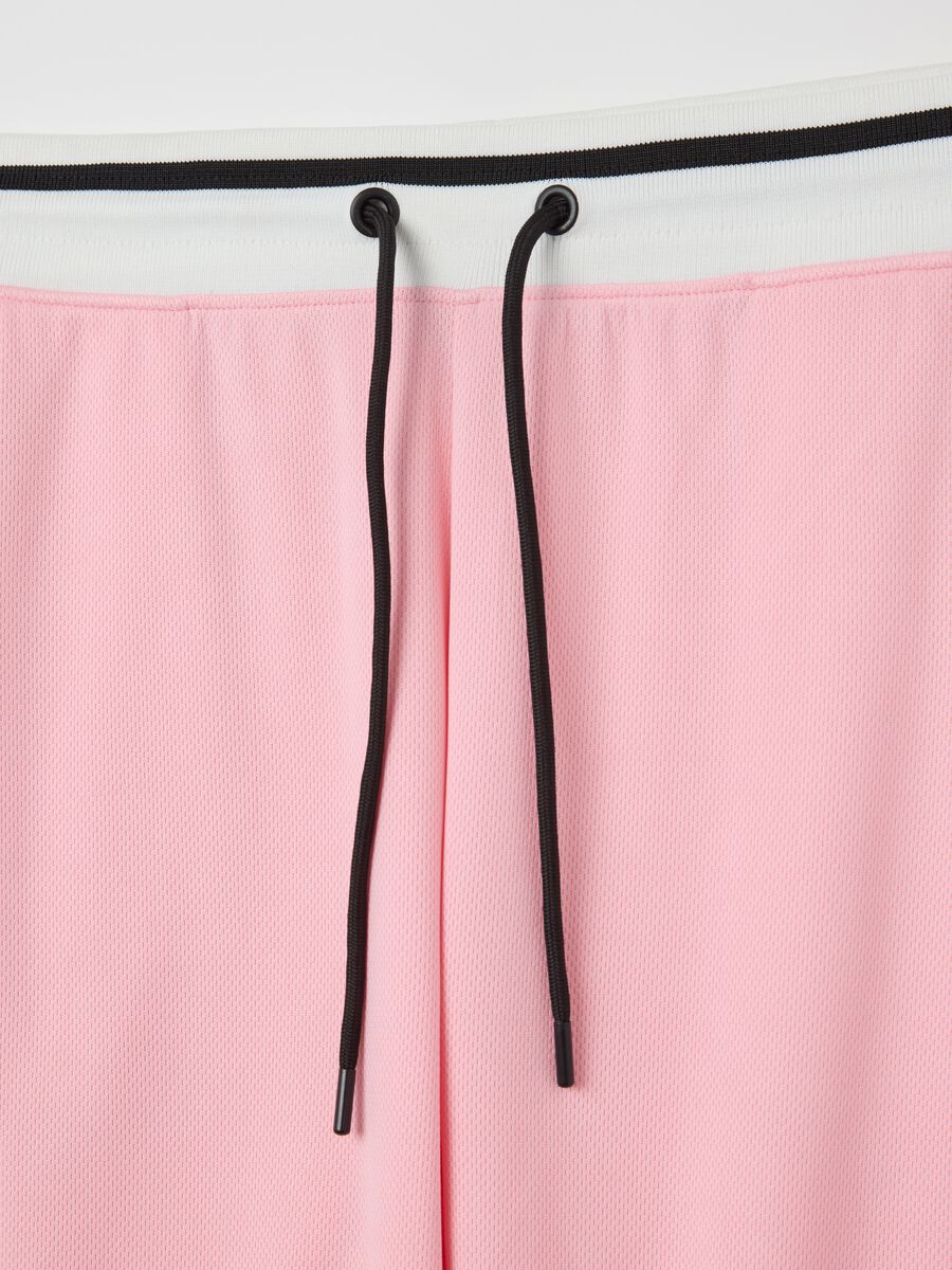 Pink Bermuda joggers with black details_5