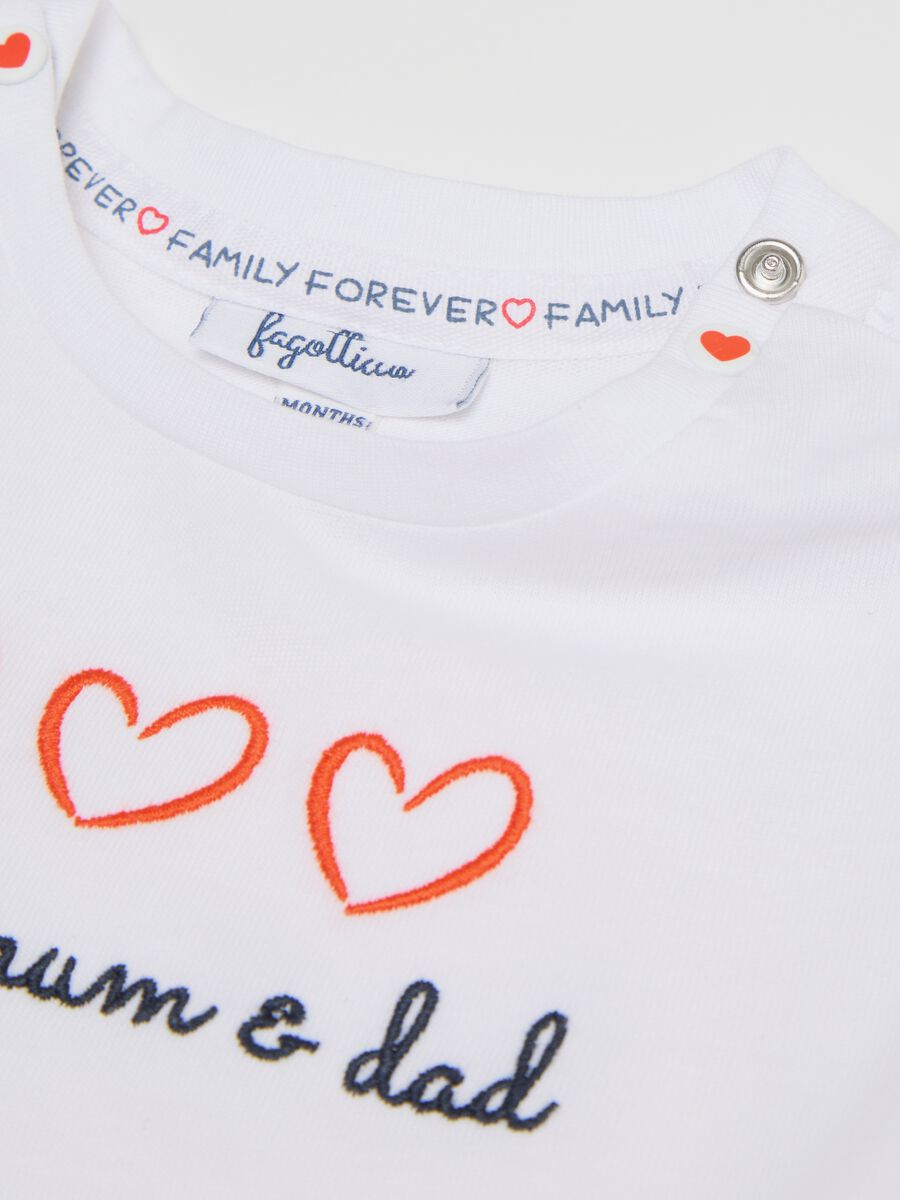 Organic cotton bodysuit with I Love Mum & Dad embroidery_3