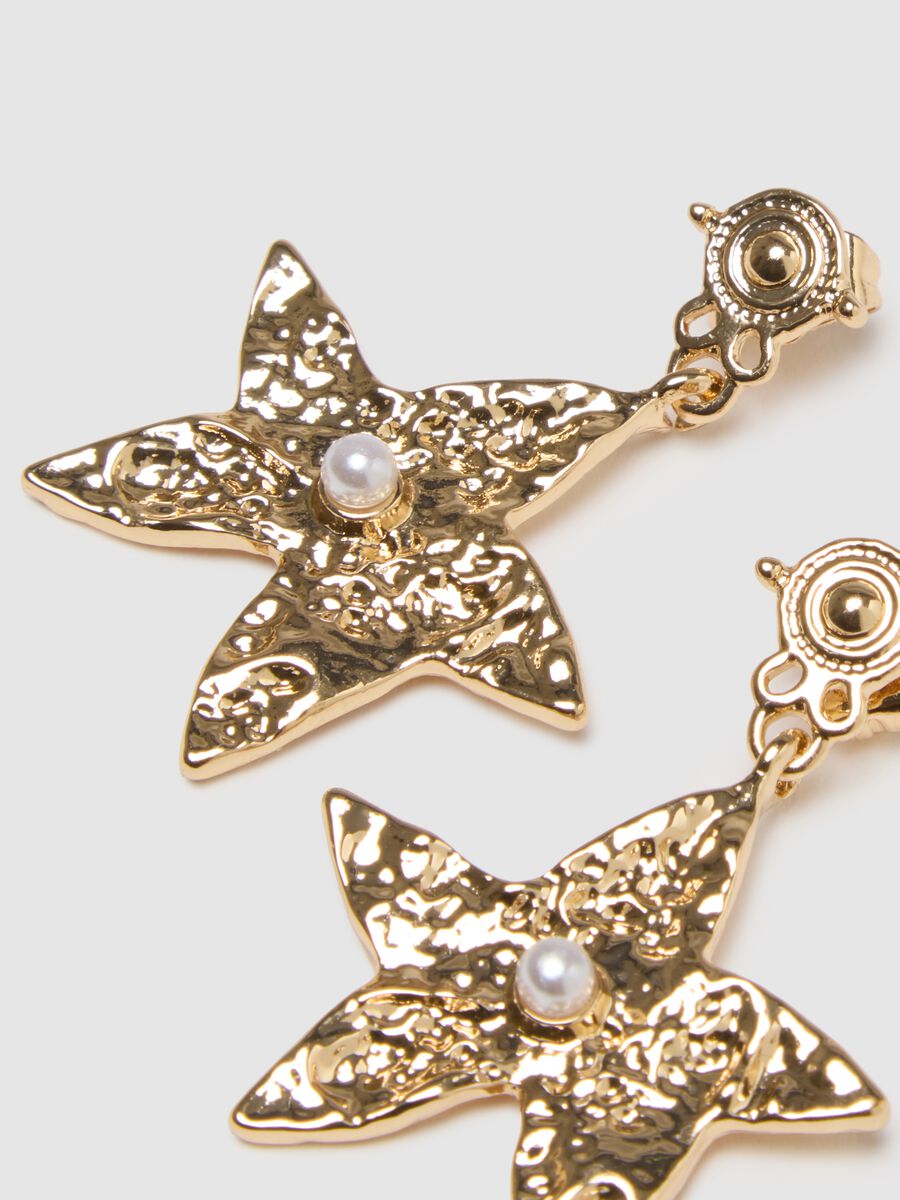 Star-shaped gold-coloured zinc earrings with pearls_2