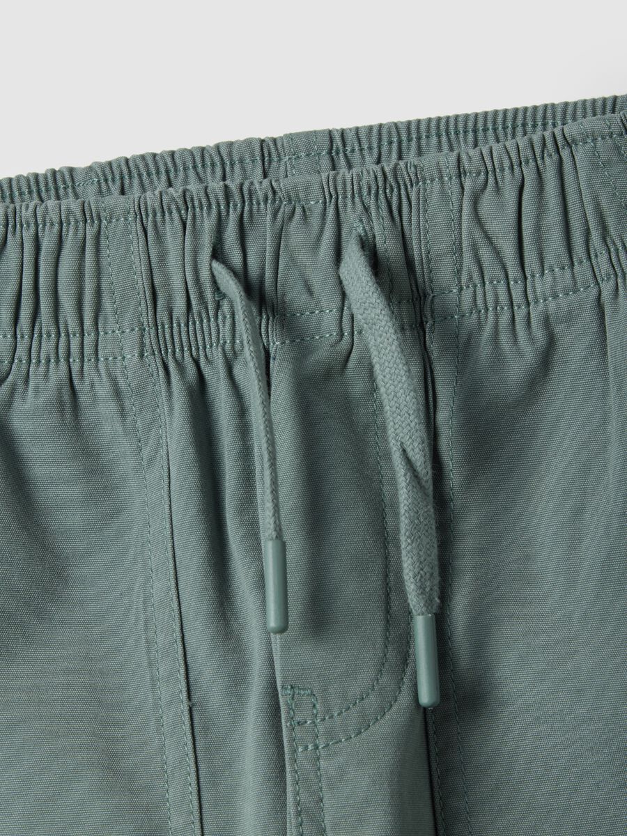 Green straight-legged cotton jogger trousers for kids_2