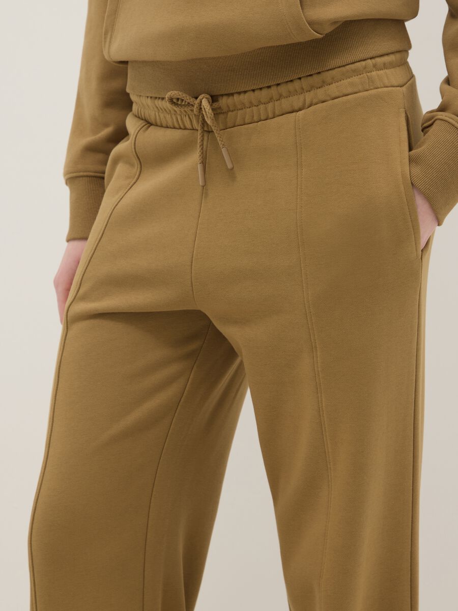 Brown cotton blend regular fit jogger trousers_3