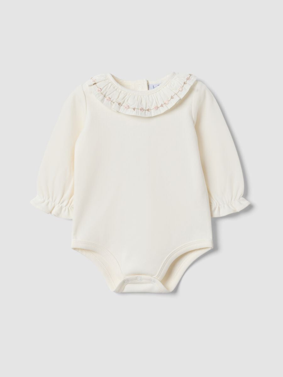 Body bianco in puro cotone organico con colletto ricamato per neonata_0