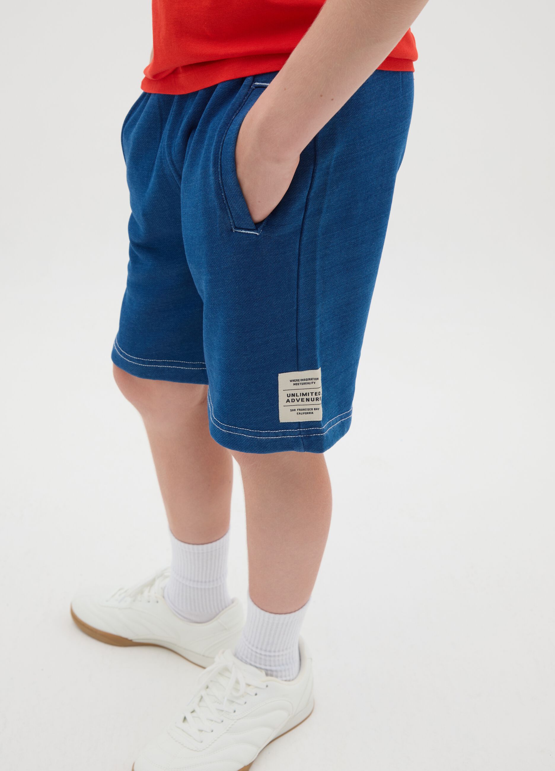 Short blue trousers in 100% cotton