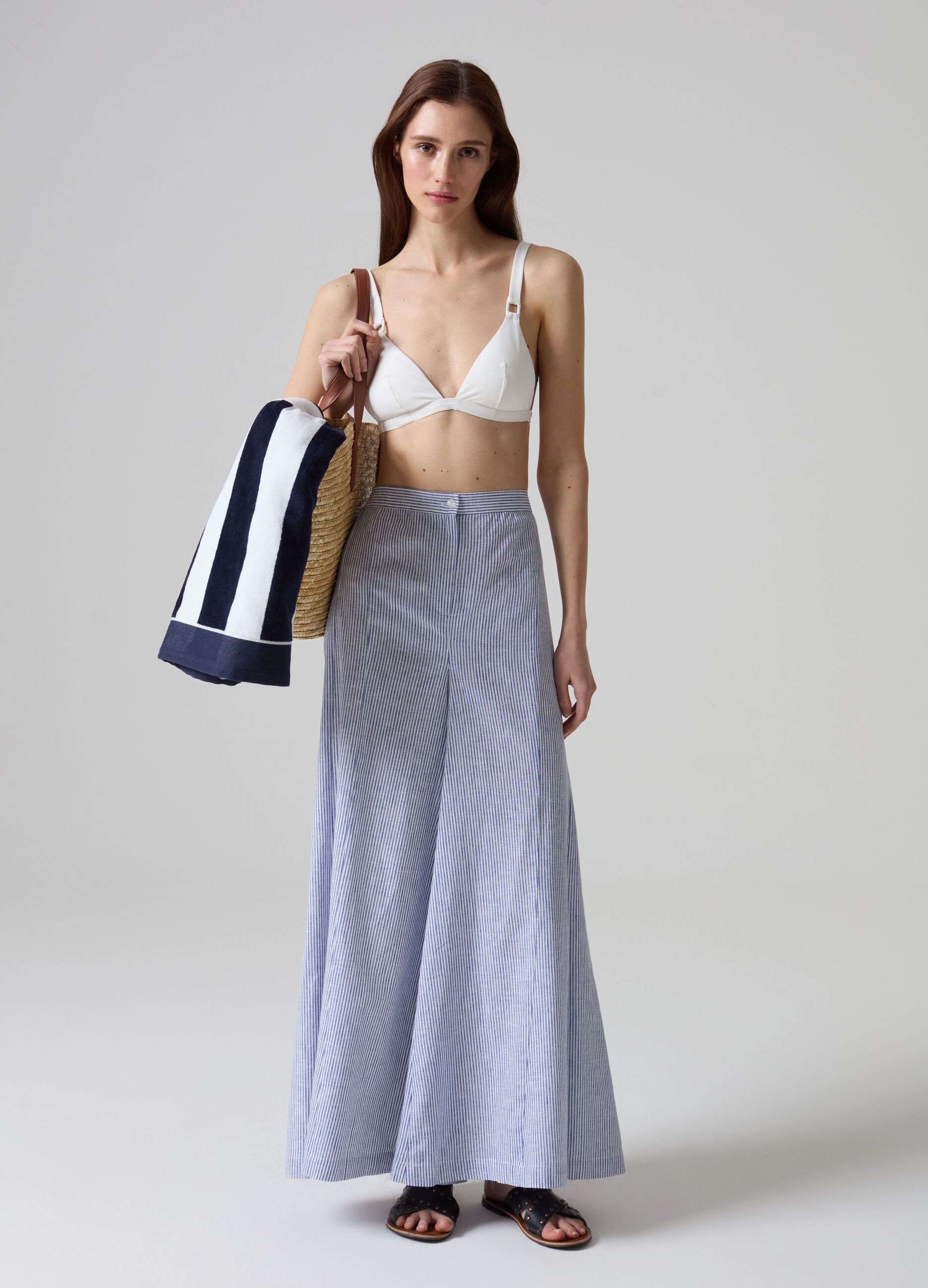 Top bikini a triangolo con fibbie