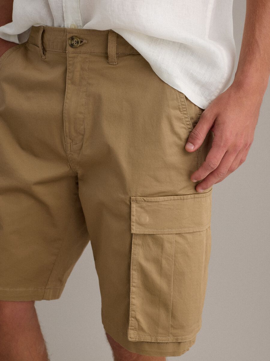 Pantaloncini cargo in cotone elasticizzato beige regular fit_3